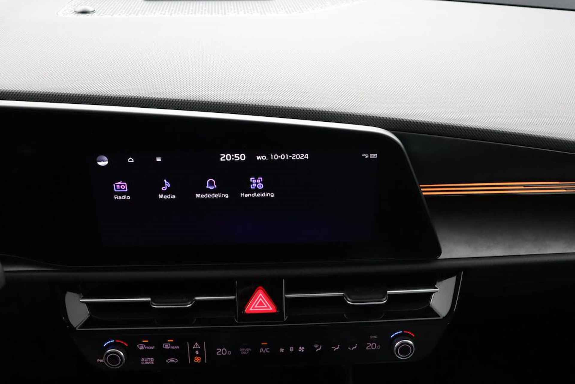 Kia Niro 1.6 GDi PHEV Edition - LED koplampen - Stoel en stuurwiel verwarming - Navigatie - Cruise Control Adaptief - Apple CarPlay / Android Auto -  Achteruitrijcamera - Fabrieksgarantie tot 12-2029 - 36/44