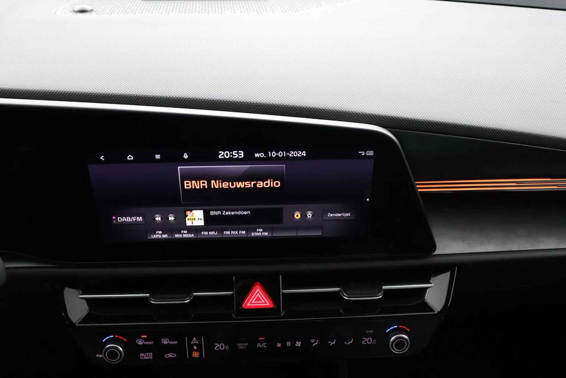 Kia Niro 1.6 GDi PHEV Edition - LED koplampen - Stoel en stuurwiel verwarming - Navigatie - Cruise Control Adaptief - Apple CarPlay / Android Auto -  Achteruitrijcamera - Fabrieksgarantie tot 12-2029 - 38/44