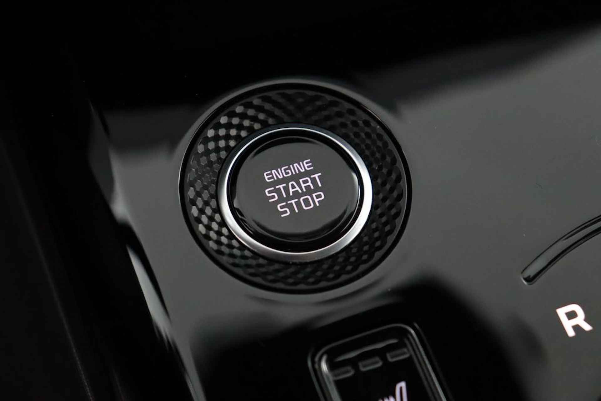 Kia Niro 1.6 GDi PHEV Edition - LED koplampen - Stoel en stuurwiel verwarming - Navigatie - Cruise Control Adaptief - Apple CarPlay / Android Auto -  Achteruitrijcamera - Fabrieksgarantie tot 12-2029 - 42/44