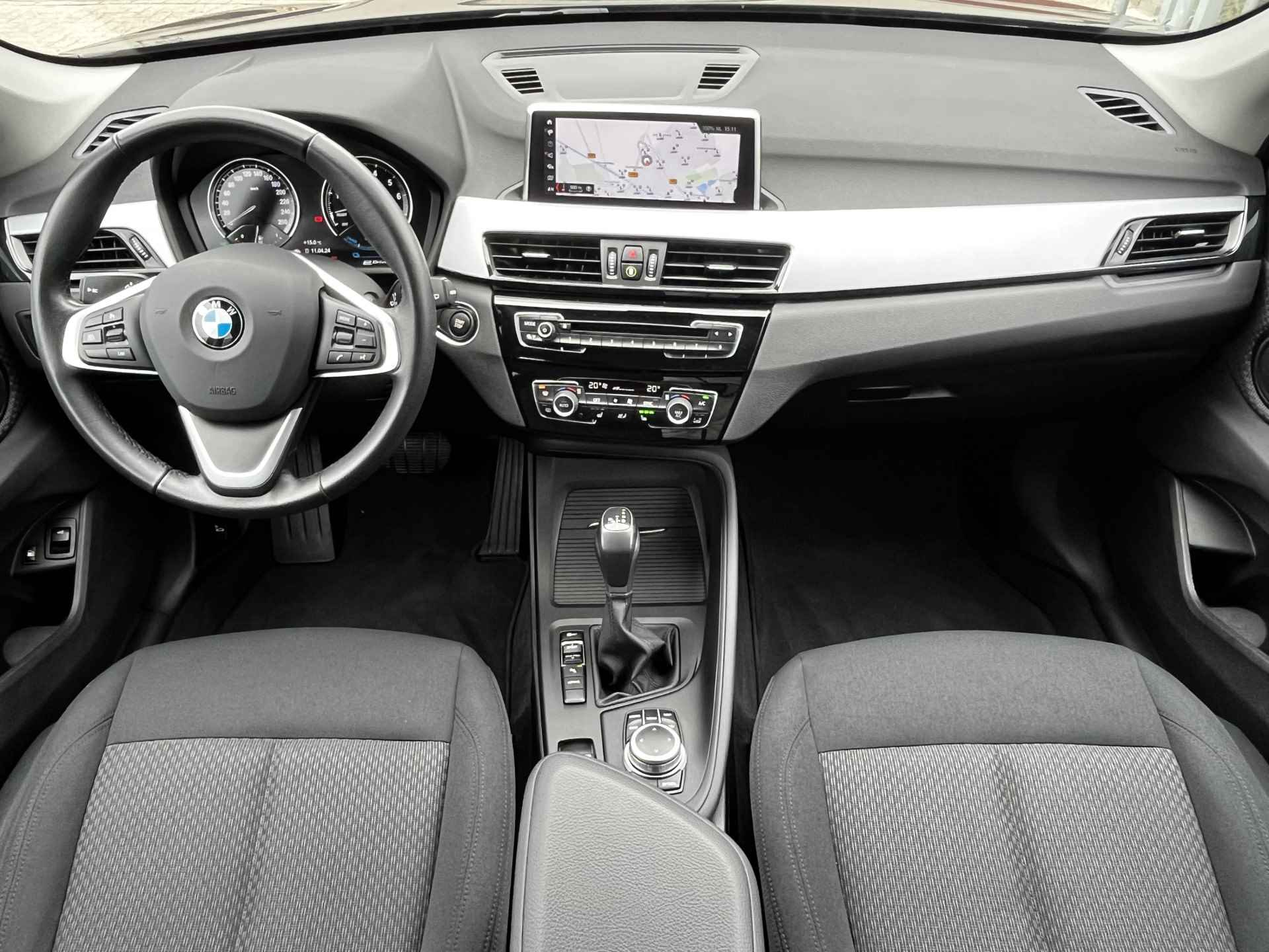 BMW X1 xDrive25e Executive Navigatie Trekhaak Led Koplampen 18 Inch Velgen Stoelverwarming Dab Keyless Entry Parkeersensoren V+A Plug-in Hybride 1e Eigenaar - 12/63