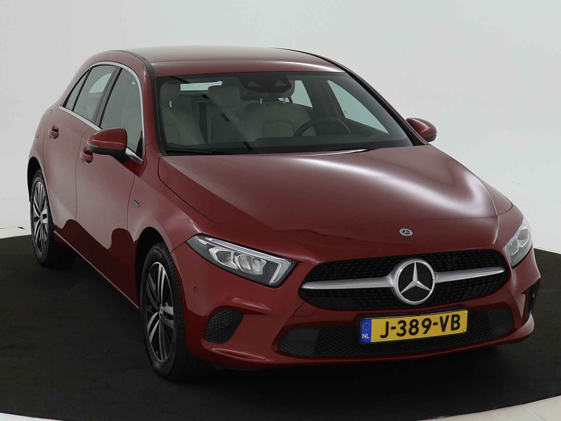 Mercedes-Benz A-Klasse 250 e Business Solution Luxury | Trekhaak | Sfeerverlichting | Achteruitrijcamera | | Inclusief 24 maanden MB Certified garantie voor Europa. - 28/45