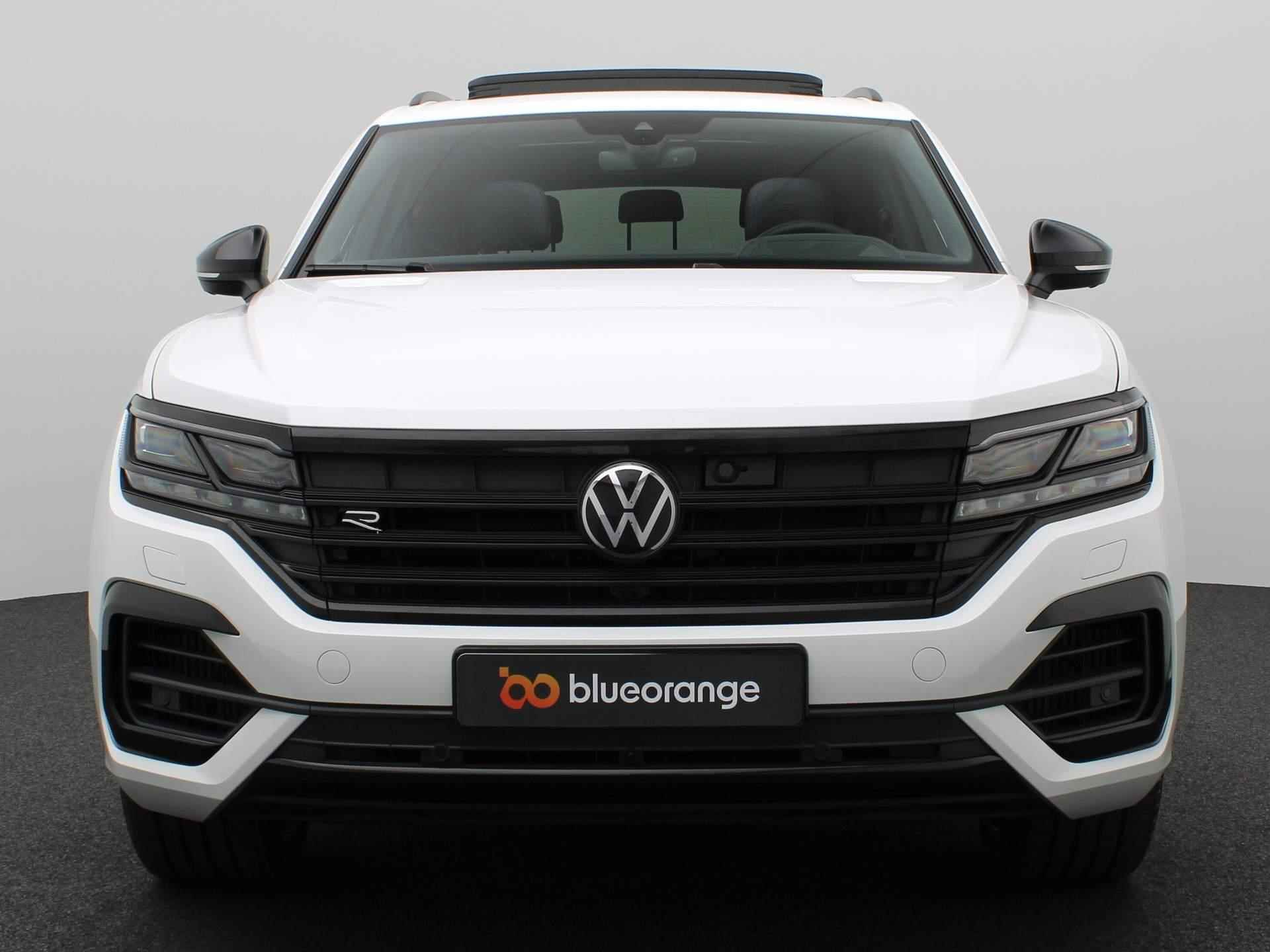 Volkswagen Touareg 3.0 TSi eHybrid 4MOTION R 462PK DSG Panoramadak, trekhaak, leder, 360 gr. camera, NightVision, head-up, Dynaudio, winterpakket Plus, stoelventilatie, alarm, 22'' lichtmetaal - 13/64