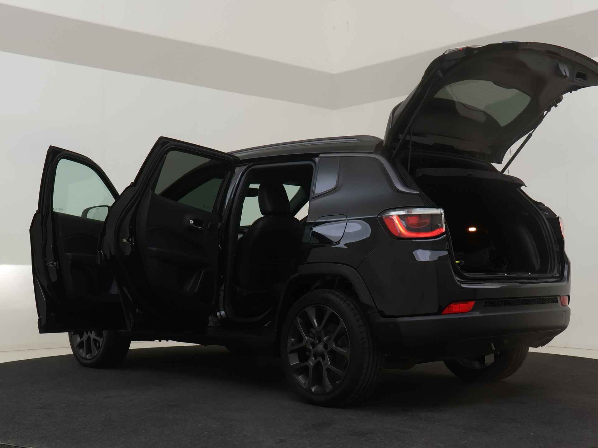 Jeep Compass 4xe 240 Plug-in Hybrid 4WD Electric S | Trekhaak | Leder | Black Edition | STOERE UITVOERING! - 13/56