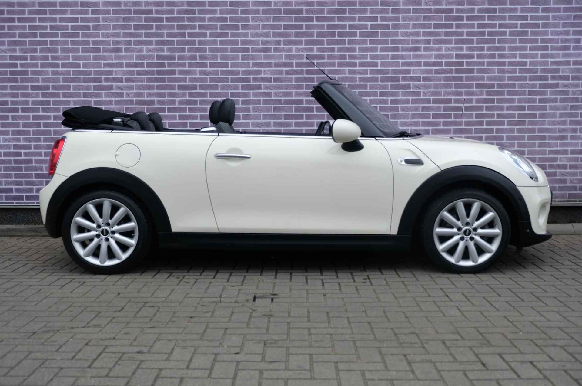 Mini Mini Cabrio 1.5 Cooper Chili Business | Cruise Control | Softtop | Parkeersensoren | Stoel Verwarming | Bluetooth | Half Leer | Lichtmetaal | - 13/35