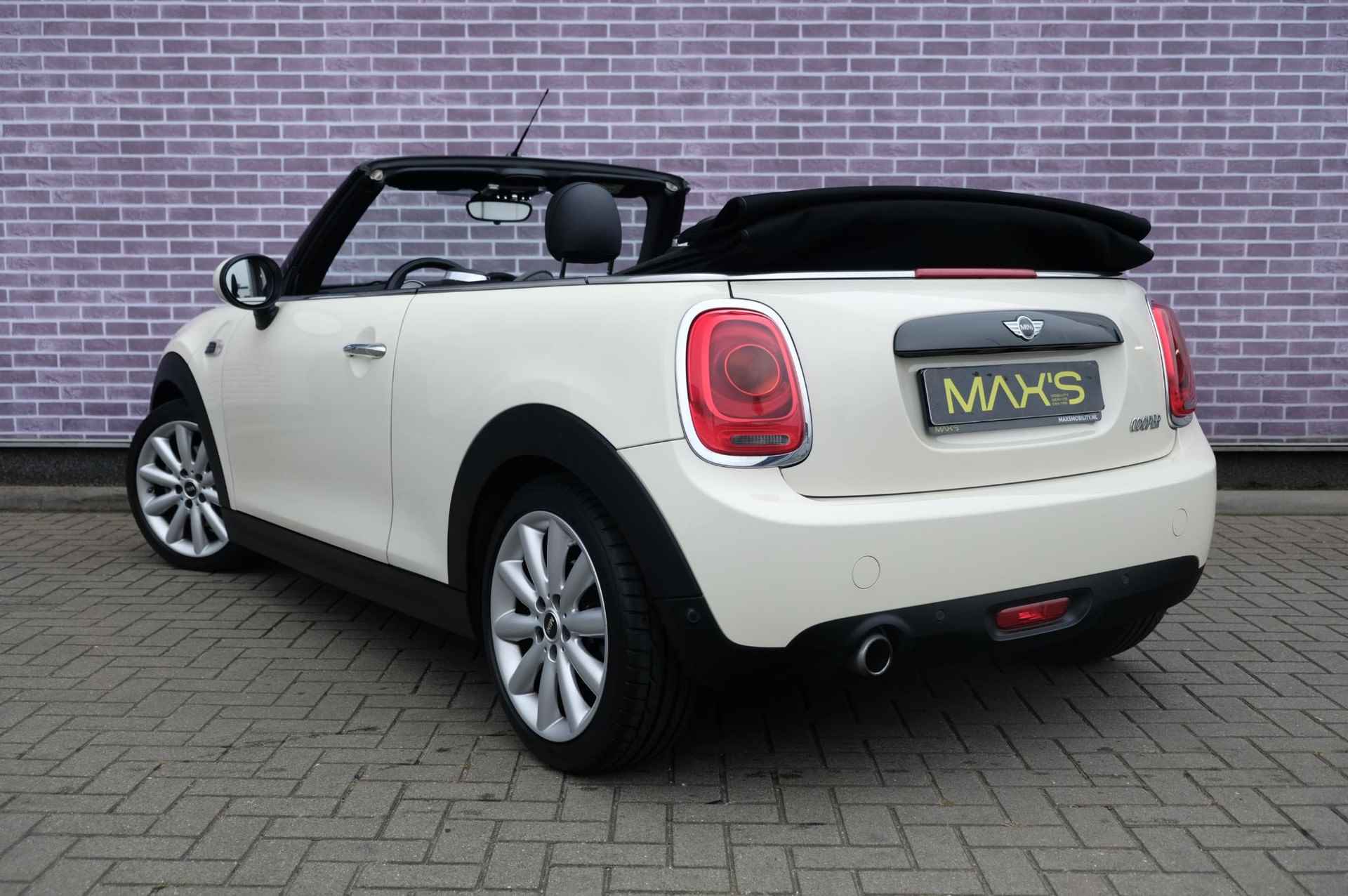 Mini Mini Cabrio 1.5 Cooper Chili Business | Cruise Control | Softtop | Parkeersensoren | Stoel Verwarming | Bluetooth | Half Leer | Lichtmetaal | - 14/35