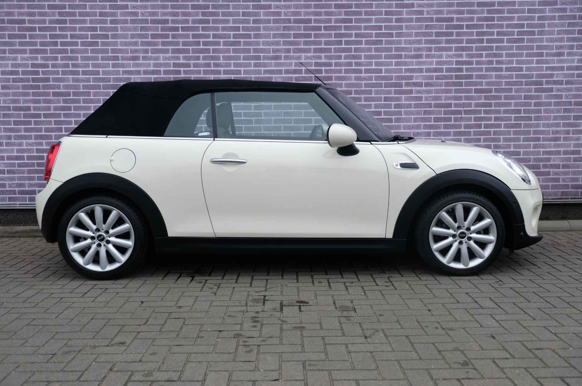 Mini Mini Cabrio 1.5 Cooper Chili Business | Cruise Control | Softtop | Parkeersensoren | Stoel Verwarming | Bluetooth | Half Leer | Lichtmetaal | - 22/35