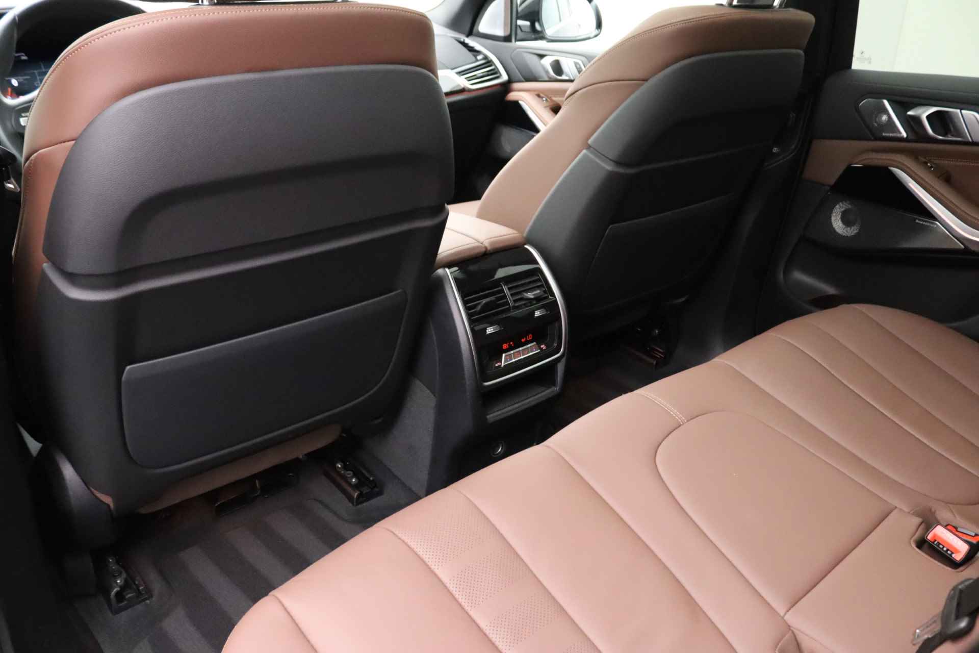 BMW X5 xDrive40i High Executive Automaat | Elektrisch glazen panoramadak | Adaptieve cruise control | Lederen bekleding | LED verlichti - 15/34