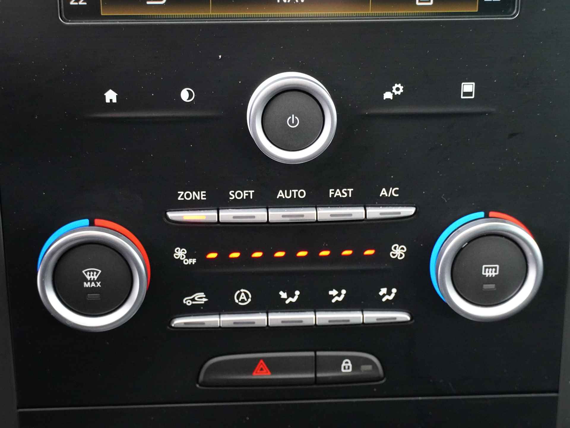 Renault Mégane Estate 1.2 TCe Zen - Navigatie - Climate Control - Lichtmetalen velgen - 12 maanden BOVAG garantie - 31/44