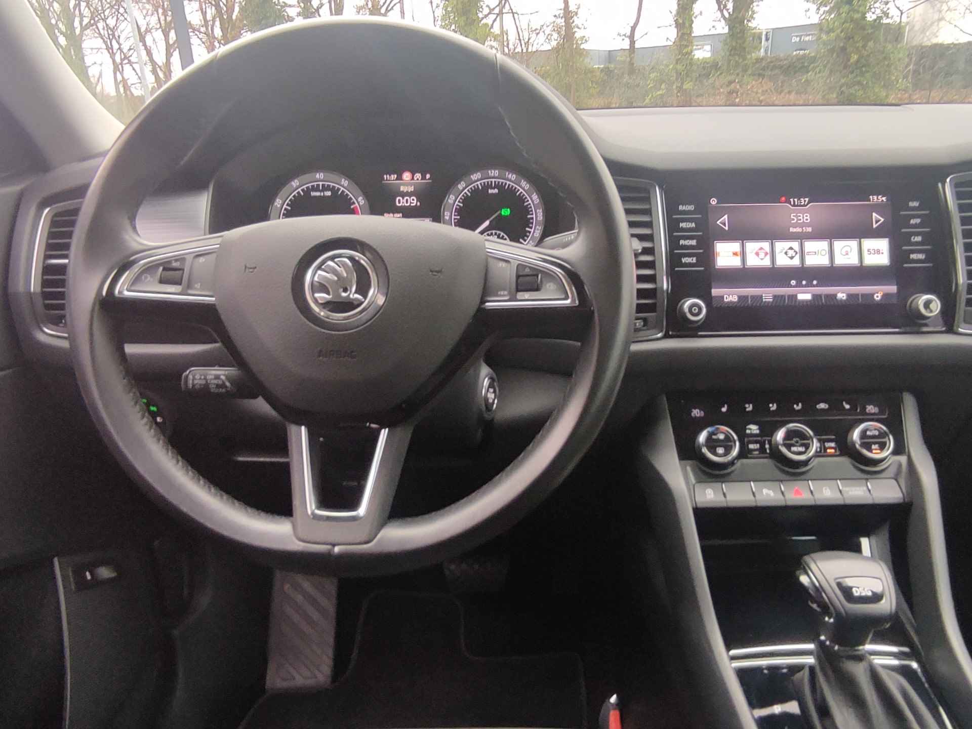 Škoda Kodiaq 1.5 TSI DSG Limited Business Edition Panoramadak - 19Inch LMV - Leder/Alcantara bekleding - Adaptieve Cruise control - 12/31