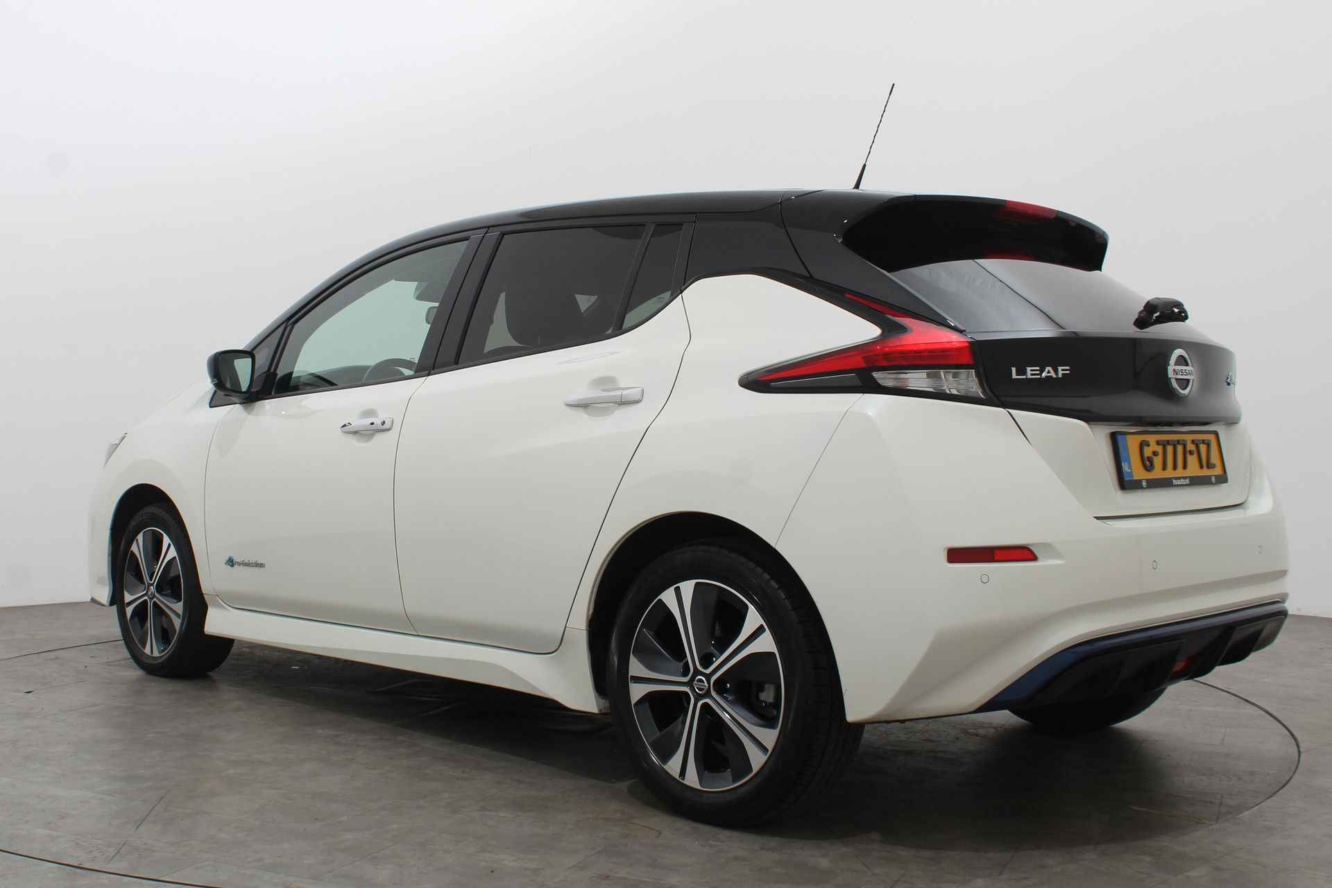 Nissan Leaf 3.ZERO LIMITED EDITION 62 KWH | Leer | AutoPilot | Twotone - 4/50