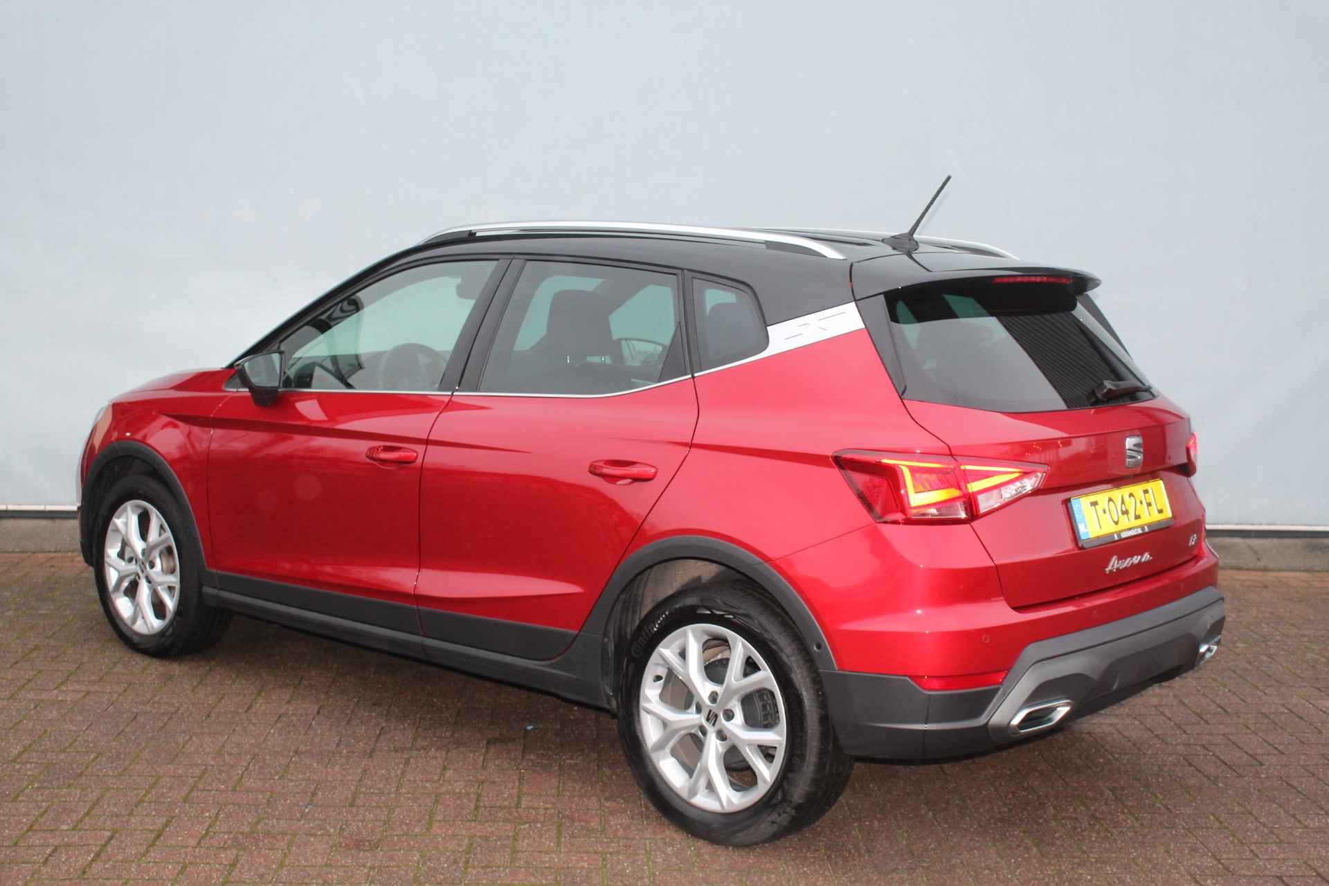 SEAT Arona 1.0 TSI 95pk FR Business Connect - 3/25