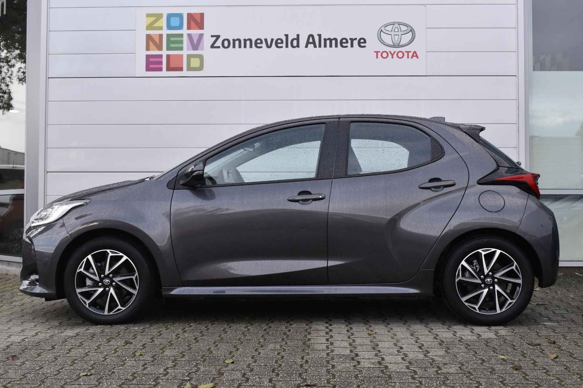 Toyota Yaris 1.5 Hybrid Dynamic - 2/27