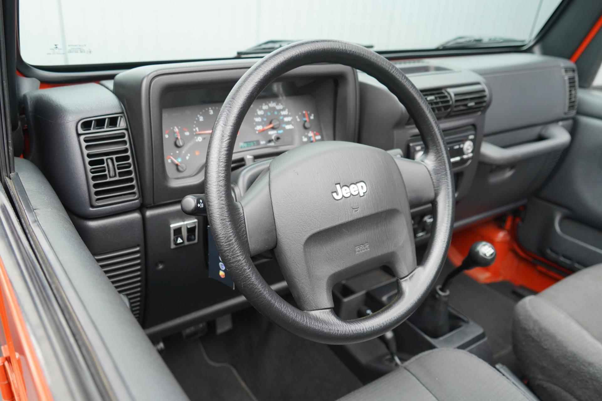 Jeep Wrangler 4.0i Softtop / 58dkm NAP / Uniek! / 6-Cilinder / Bestop dak / Ledbar / Org. Nederlands - 10/33