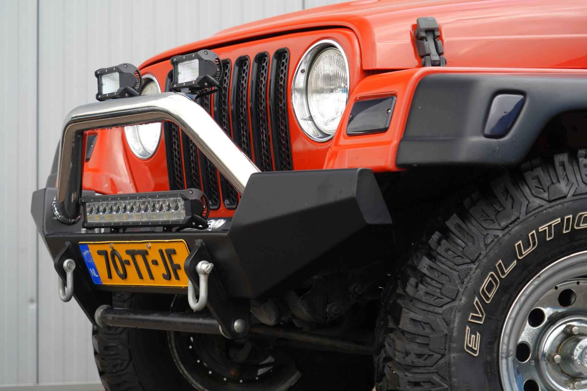 Jeep Wrangler 4.0i Softtop / 58dkm NAP / Uniek! / 6-Cilinder / Bestop dak / Ledbar / Org. Nederlands - 19/33