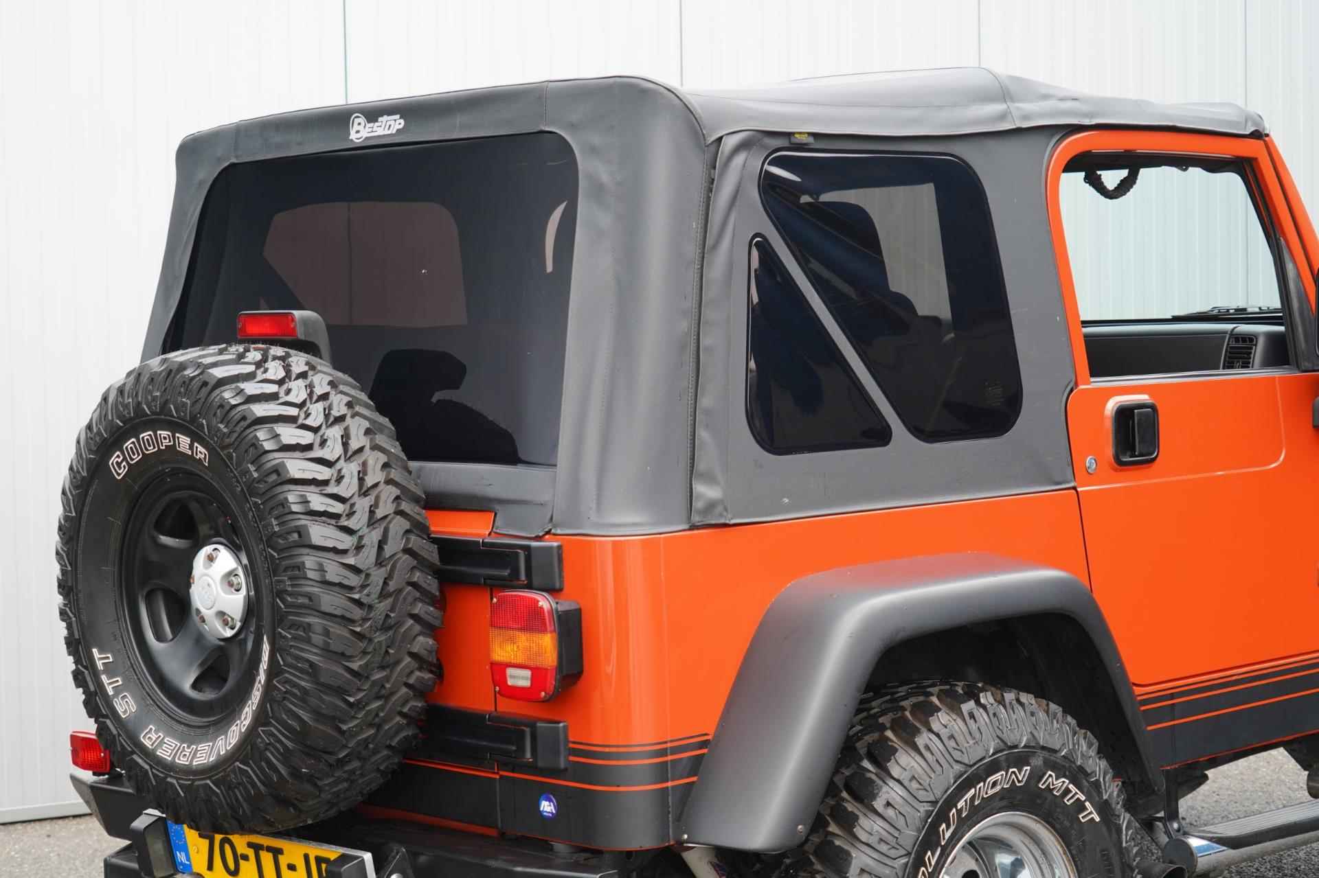 Jeep Wrangler 4.0i Softtop / 58dkm NAP / Uniek! / 6-Cilinder / Bestop dak / Ledbar / Org. Nederlands - 20/33