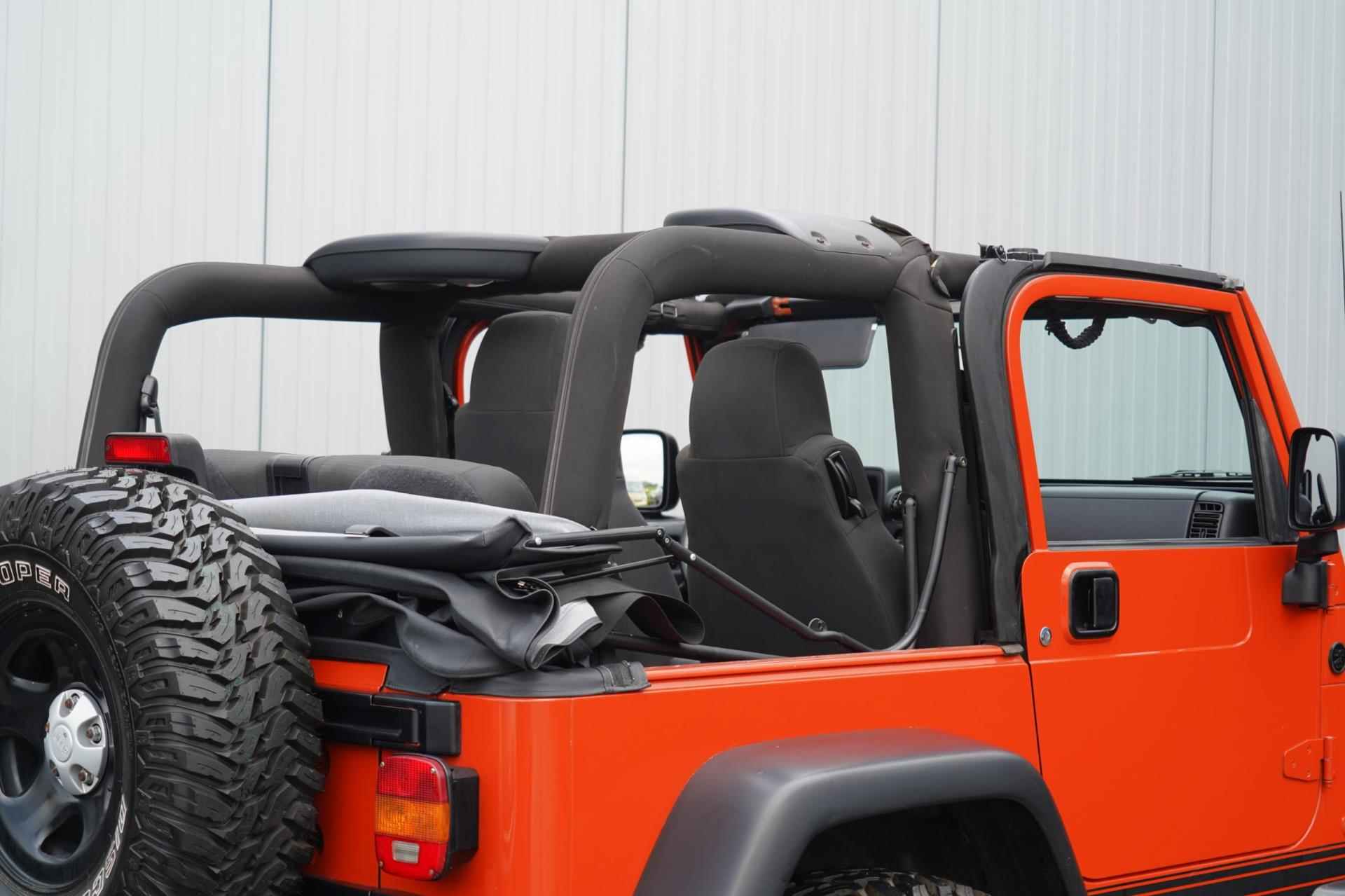 Jeep Wrangler 4.0i Softtop / 58dkm NAP / Uniek! / 6-Cilinder / Bestop dak / Ledbar / Org. Nederlands - 22/33