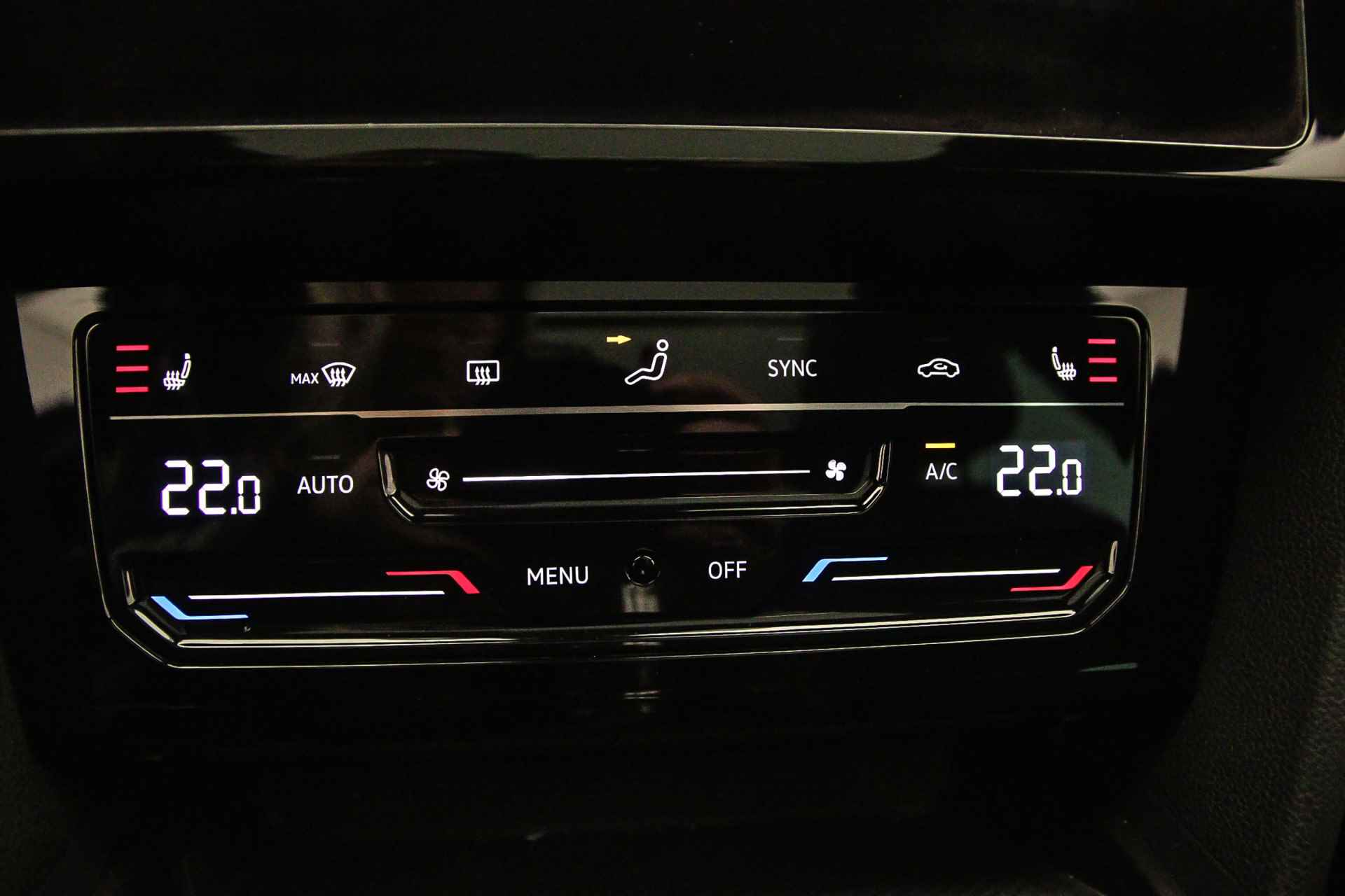 Volkswagen Passat Variant GTE Business 1.4 TSI eHybrid 218pk DSG Automaat Trekhaak, Panoramadak, Achteruitrijcamera, Navigatie, Adaptive cruise control, Elektrische achterklep, LED matrix verlichting, Stoelverwarming - 25/45
