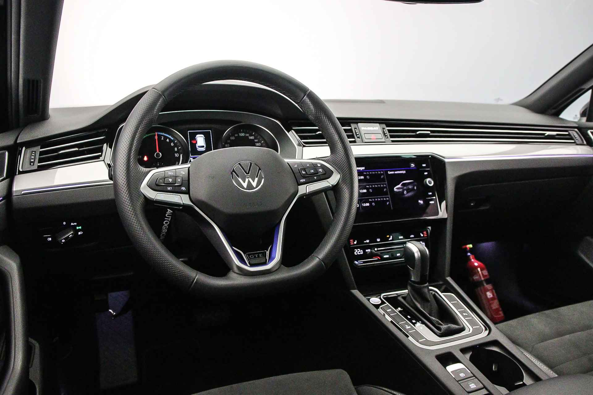 Volkswagen Passat Variant GTE Business 1.4 TSI eHybrid 218pk DSG Automaat Trekhaak, Panoramadak, Achteruitrijcamera, Navigatie, Adaptive cruise control, Elektrische achterklep, LED matrix verlichting, Stoelverwarming - 32/45