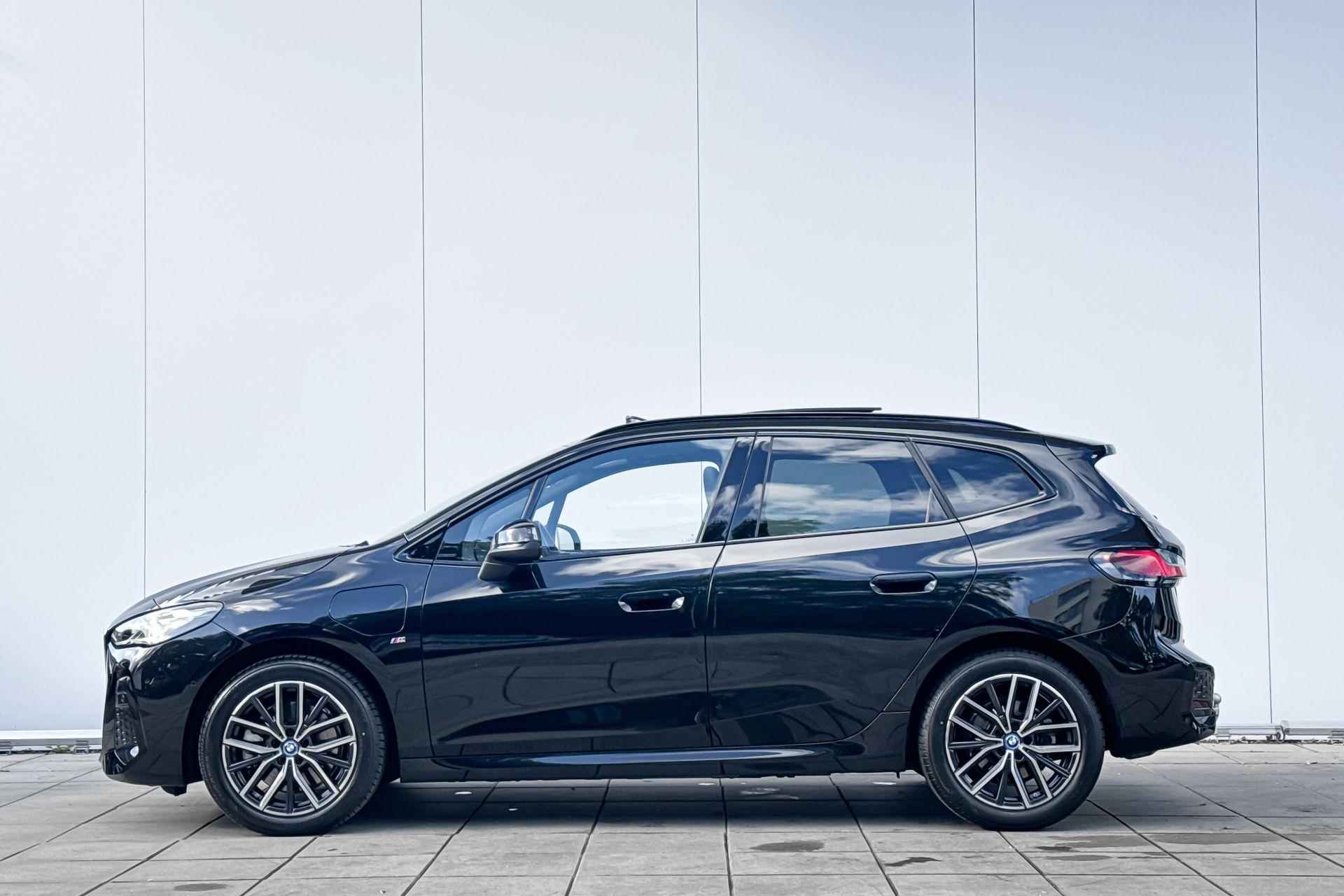 BMW 2 Serie Active Tourer 230e xDrive M-Sport 18 Inch / Comfort Acces / Electrische Zwenkhaak / Glazen Schuifdak / Adaptieve Led Koplampen / Driving Assistant Plus - 2/30