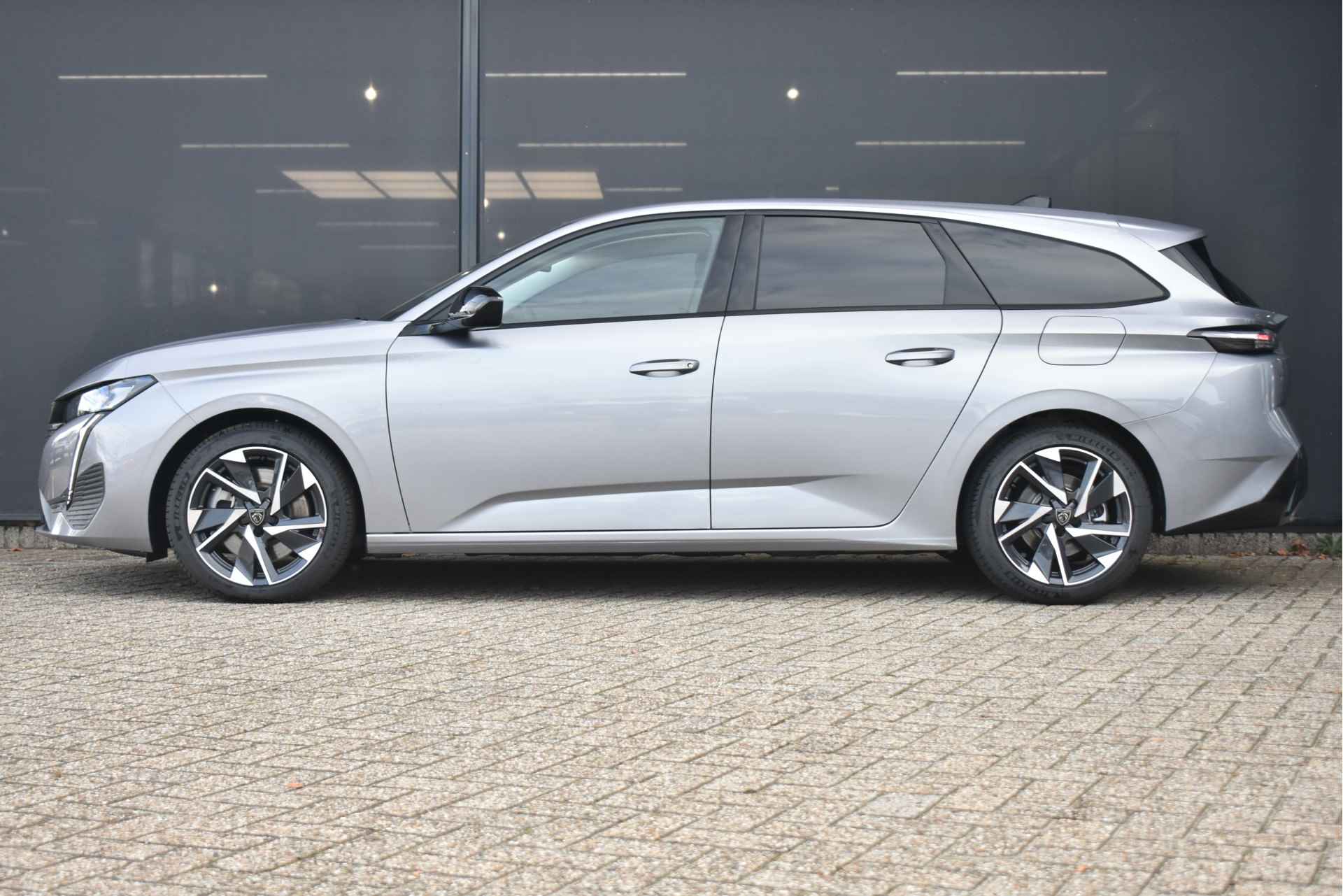 Peugeot 308 SW 1.6 Plug-in Hybrid 180 Allure DEMO-DEAL! | Navigatie | 360 Camera | Keyless-Start | Lane-Assist | 17"LMV | Cruise Control | P - 4/49