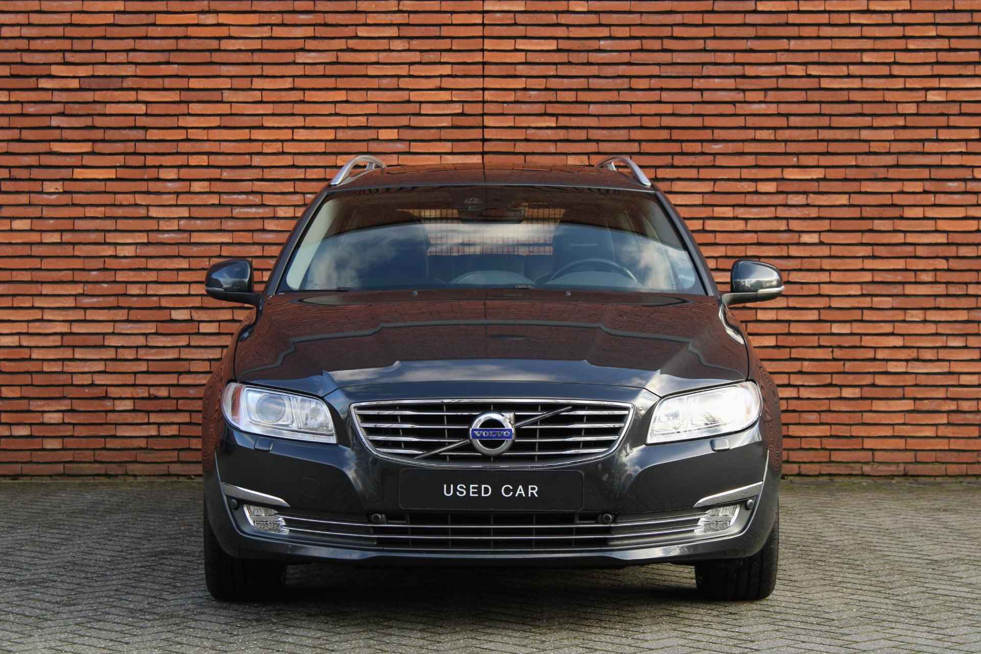 Volvo V70 T4 190PK Inscription | Uniek! | Geventileerde Voorstoelen | Standkachel | Power Seats | Adaptieve Bochtverlichting | Schuifkanteldak | 17'' Lichtmetalen Velgen | Elektrische Achterklep | Elektrisch Verwarmbare Voorruit - 21/28