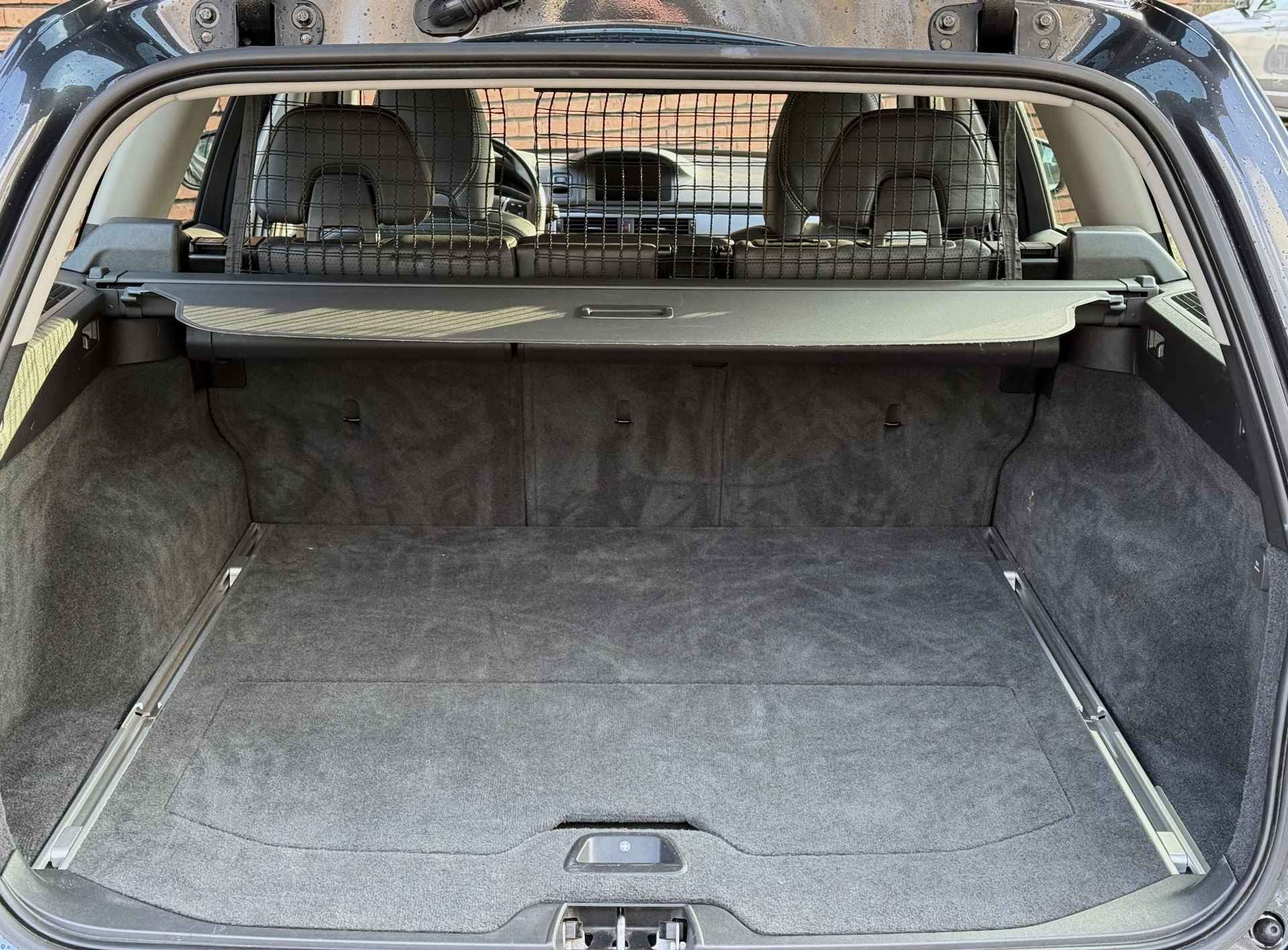 Volvo V70 T4 190PK Inscription | Uniek! | Geventileerde Voorstoelen | Standkachel | Power Seats | Adaptieve Bochtverlichting | Schuifkanteldak | 17'' Lichtmetalen Velgen | Elektrische Achterklep | Elektrisch Verwarmbare Voorruit - 23/28