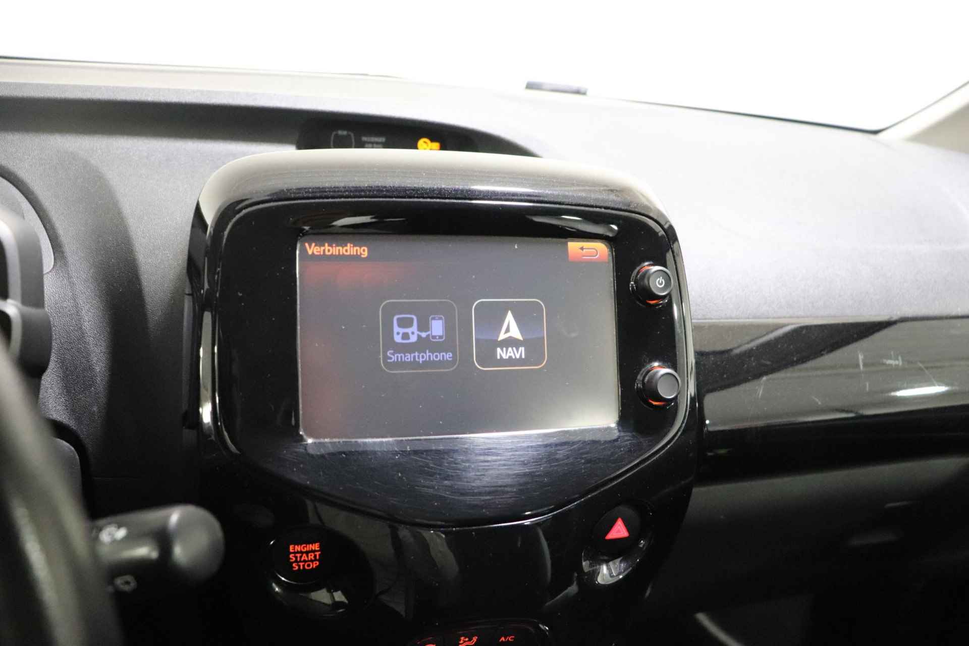 Toyota Aygo 1.0 VVT-i x-clusiv, Lm velgen, Climate control, Subwoofer, Parkeercamera, Keyless entry/start, Navigatiesysteem! - 10/34