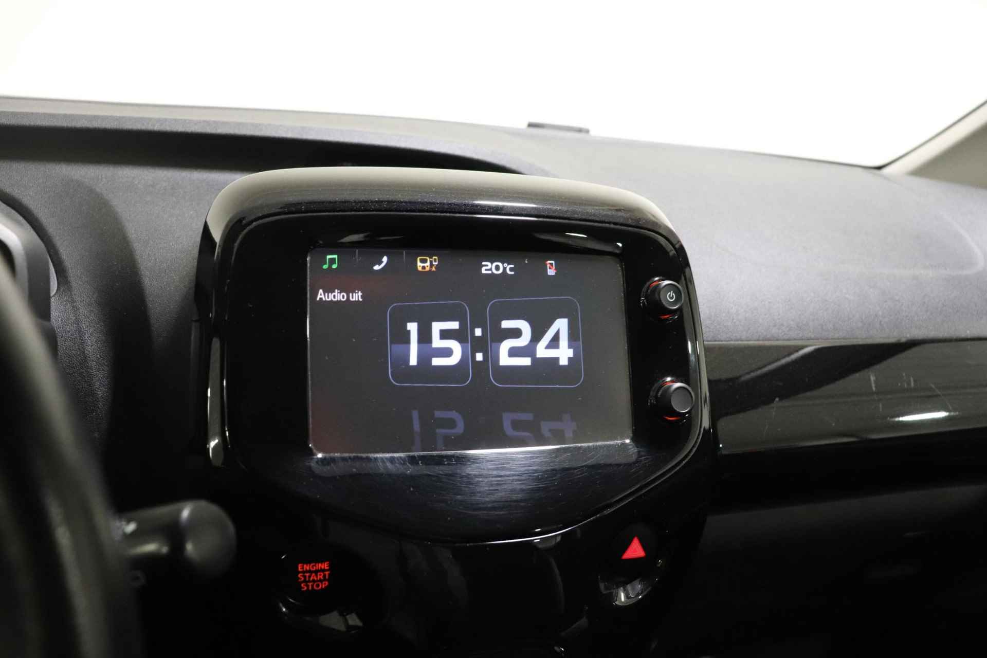 Toyota Aygo 1.0 VVT-i x-clusiv, Lm velgen, Climate control, Subwoofer, Parkeercamera, Keyless entry/start, Navigatiesysteem! - 27/34