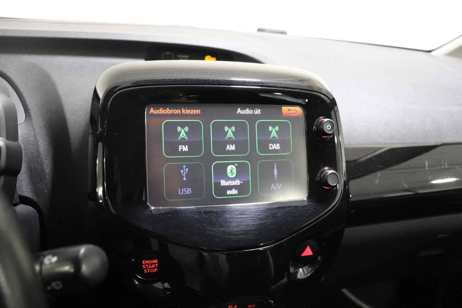 Toyota Aygo 1.0 VVT-i x-clusiv, Lm velgen, Climate control, Subwoofer, Parkeercamera, Keyless entry/start, Navigatiesysteem! - 28/34