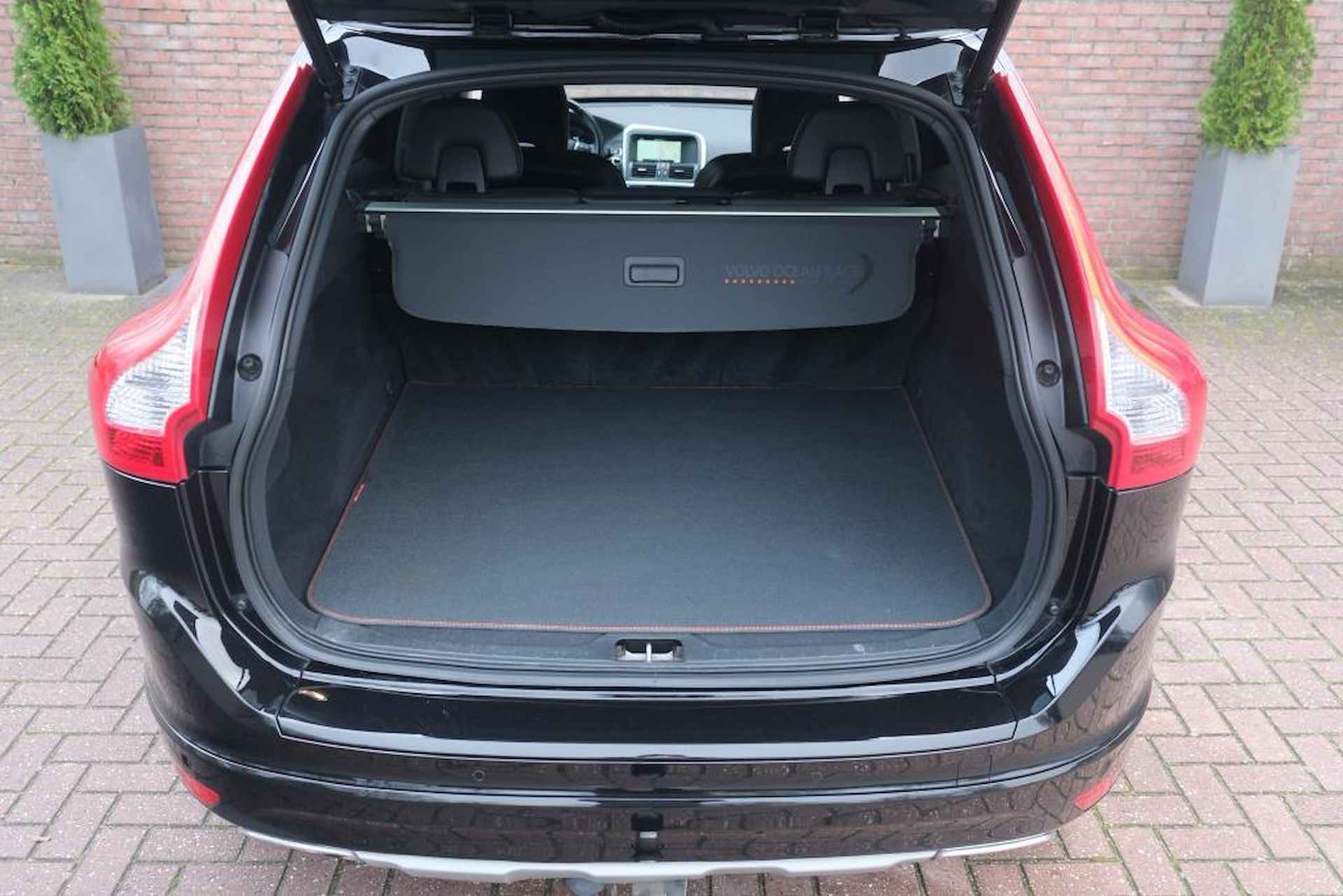 Volvo XC60 D4 190pk Aut. Ocean Race | Navi | Climate | Xenon | Camera | Leder | Elektrische Achterklep - 27/29