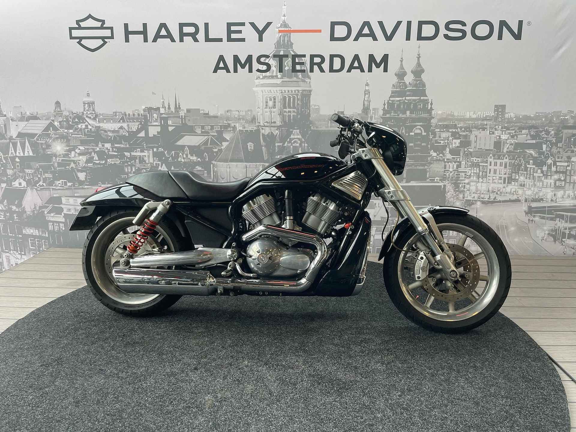 Harley-Davidson VRSCR STREETROD