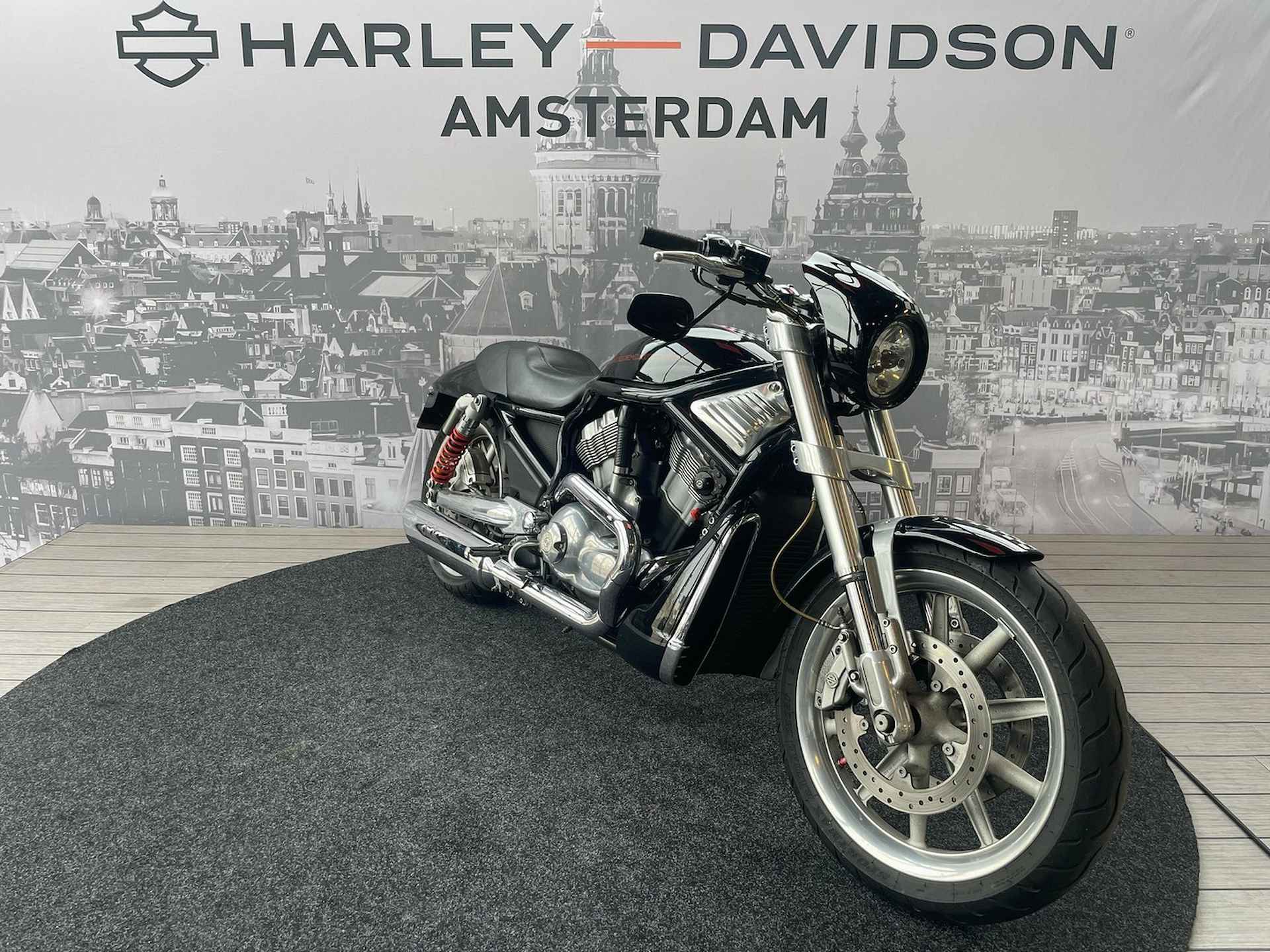 Harley-Davidson VRSCR STREETROD - 3/8