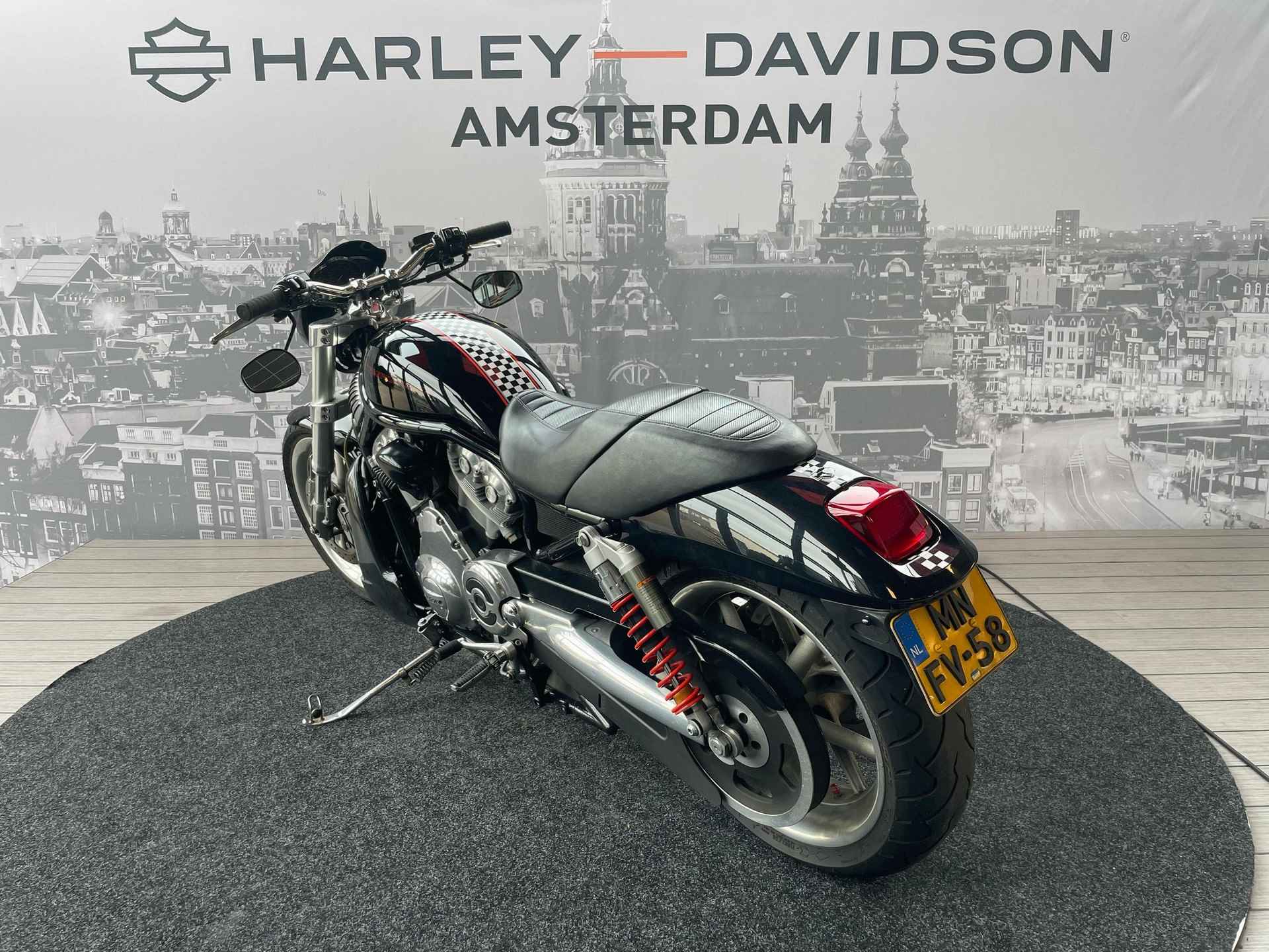 Harley-Davidson VRSCR STREETROD - 6/8