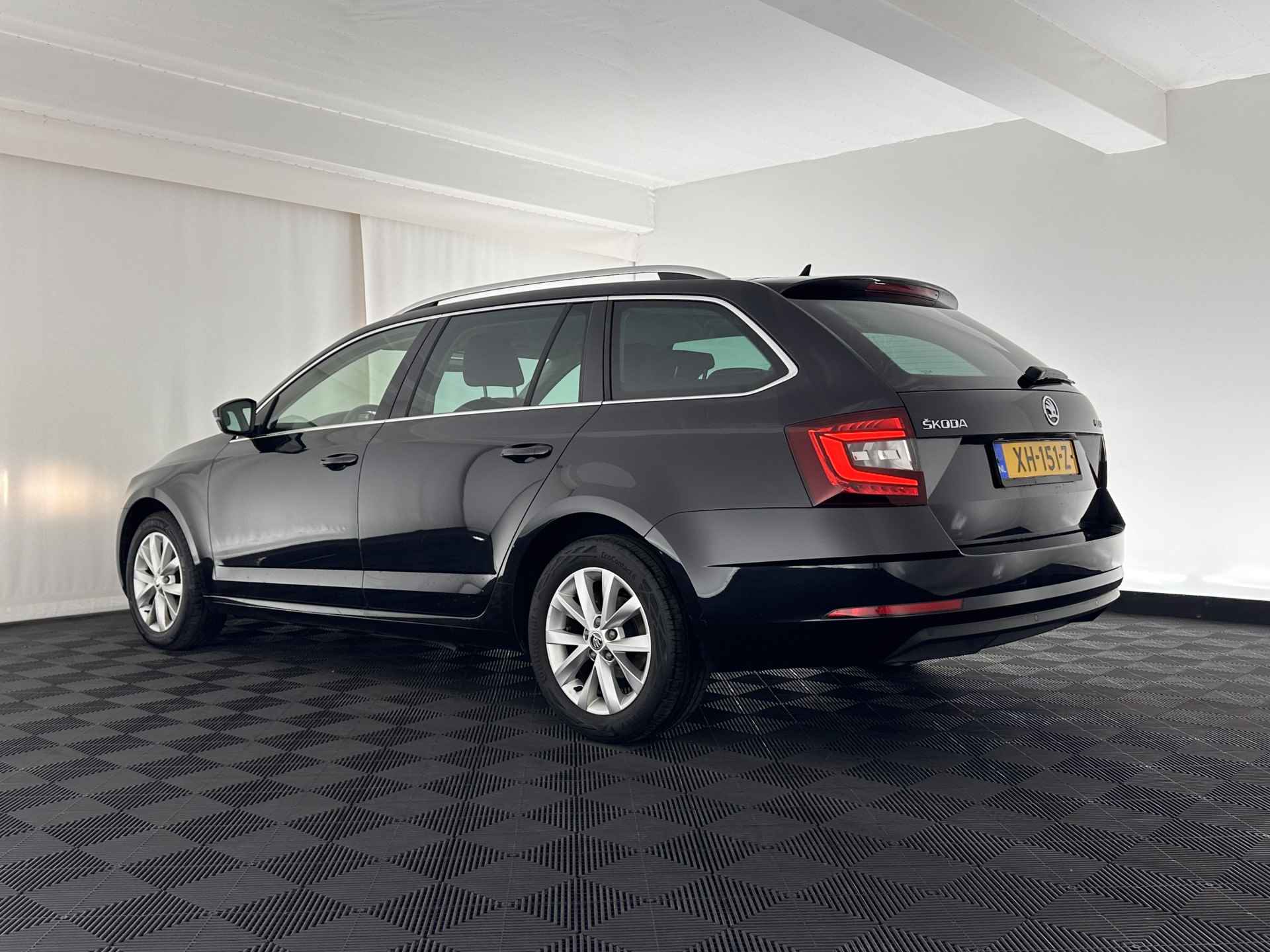 Škoda Octavia Combi 1.6 TDI Greentech Clever Edition *NAVI-FULLMAP | AMUNDSEN-AUDIO | ECC | CRUISE | DAB | APP-CONNECT | PDC | 1/2-LEATHER | COMFORT-SEATS | 16'' ALU* - 4/33