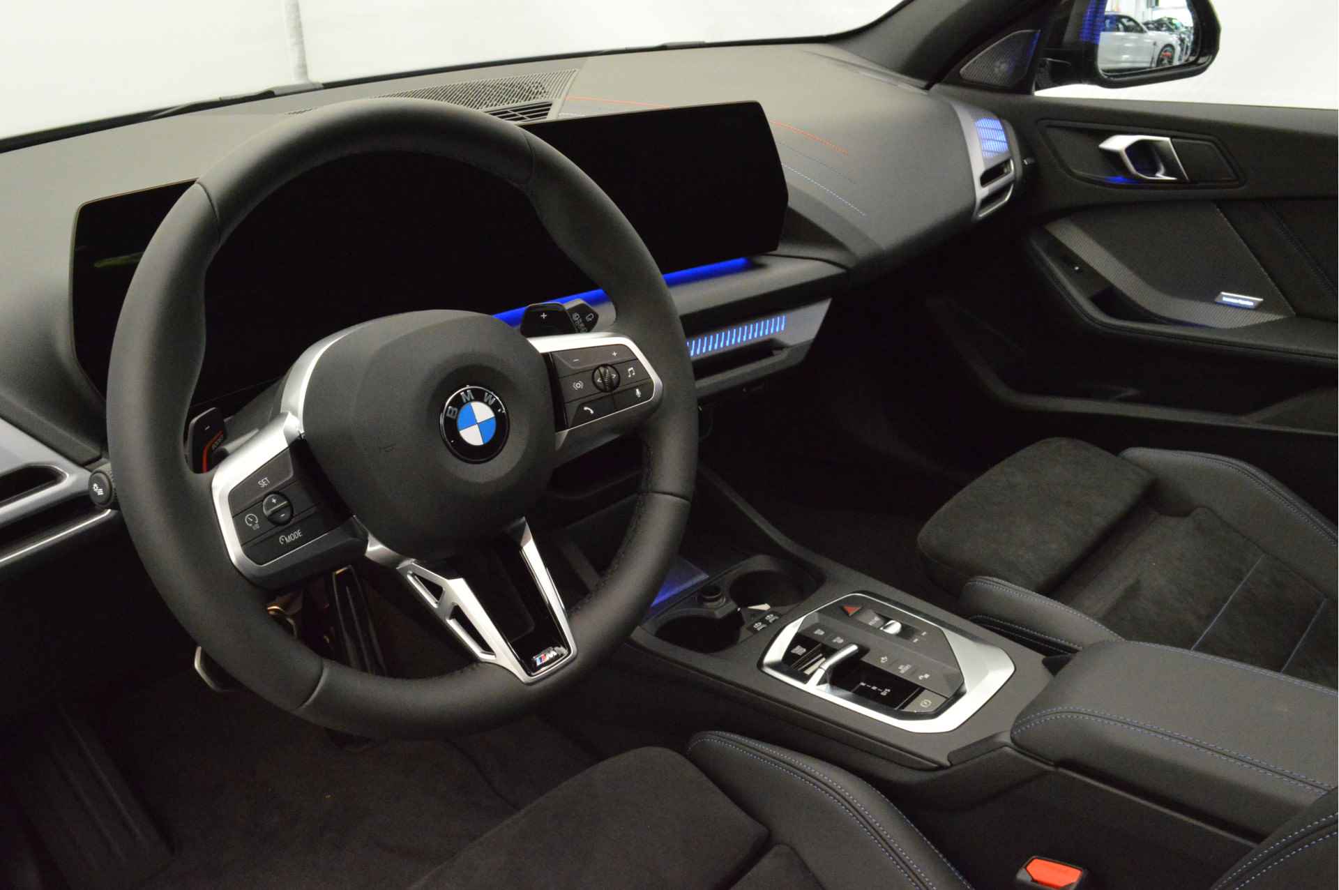 BMW 1-serie 120 M Sport Automaat / Panoramadak / Sportstoelen / Adaptieve LED / M Adaptief onderstel / Parking Assistant / Comfort Access - 8/24