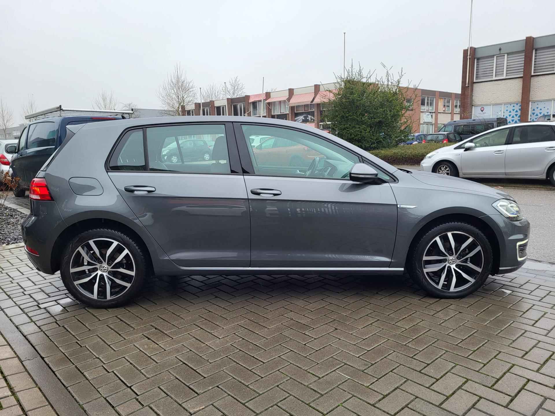 Volkswagen E-Golf 36 kWh | Camera, AppleCarPlay/AndroidAuto, adaptive cruise control, LED dagrijverlichting en navigatie - 8/39