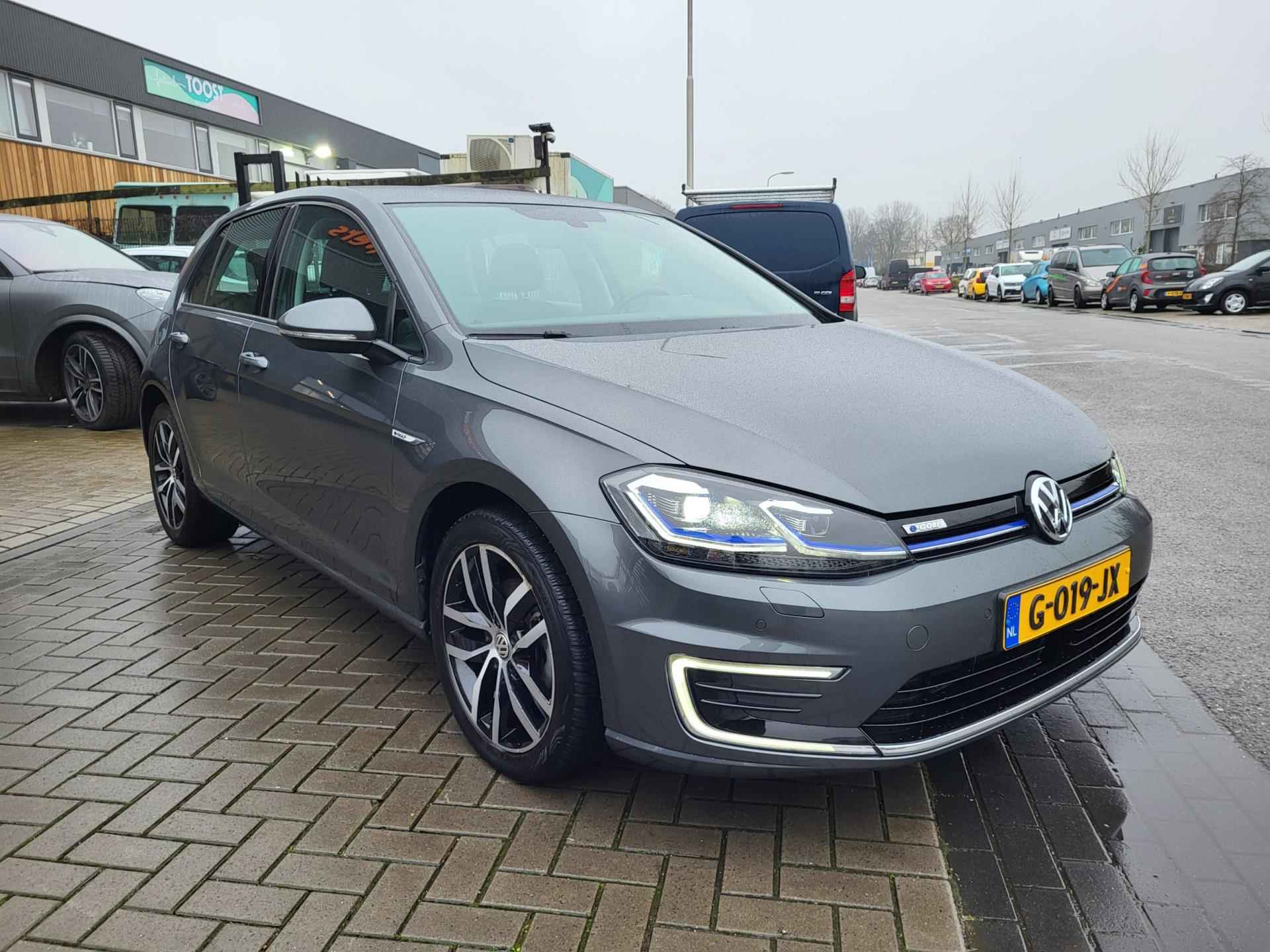 Volkswagen E-Golf 36 kWh | Camera, AppleCarPlay/AndroidAuto, adaptive cruise control, LED dagrijverlichting en navigatie - 9/39