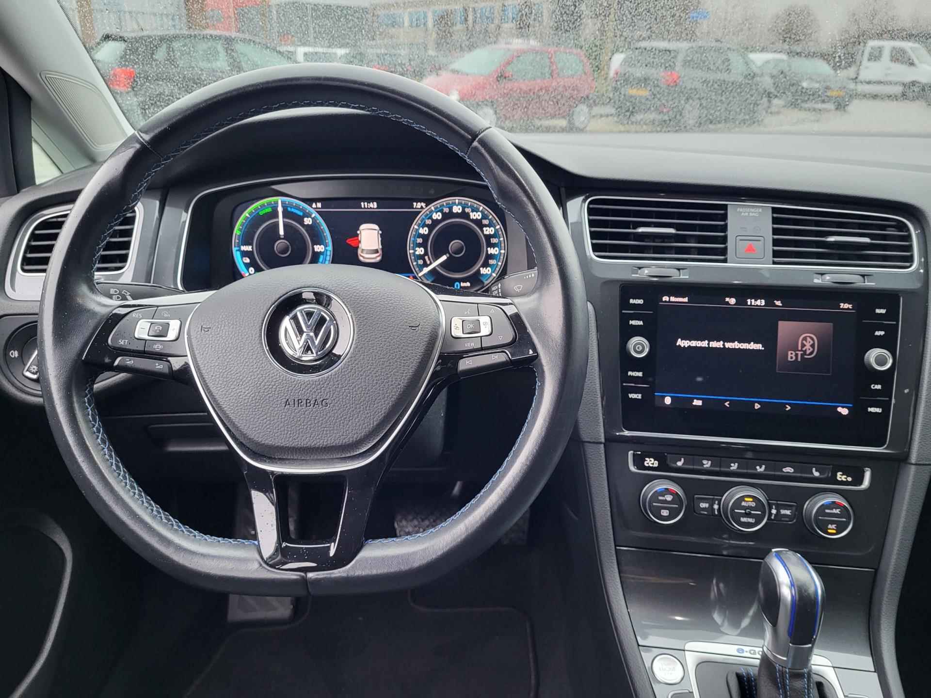 Volkswagen E-Golf 36 kWh | Camera, AppleCarPlay/AndroidAuto, adaptive cruise control, LED dagrijverlichting en navigatie - 16/39