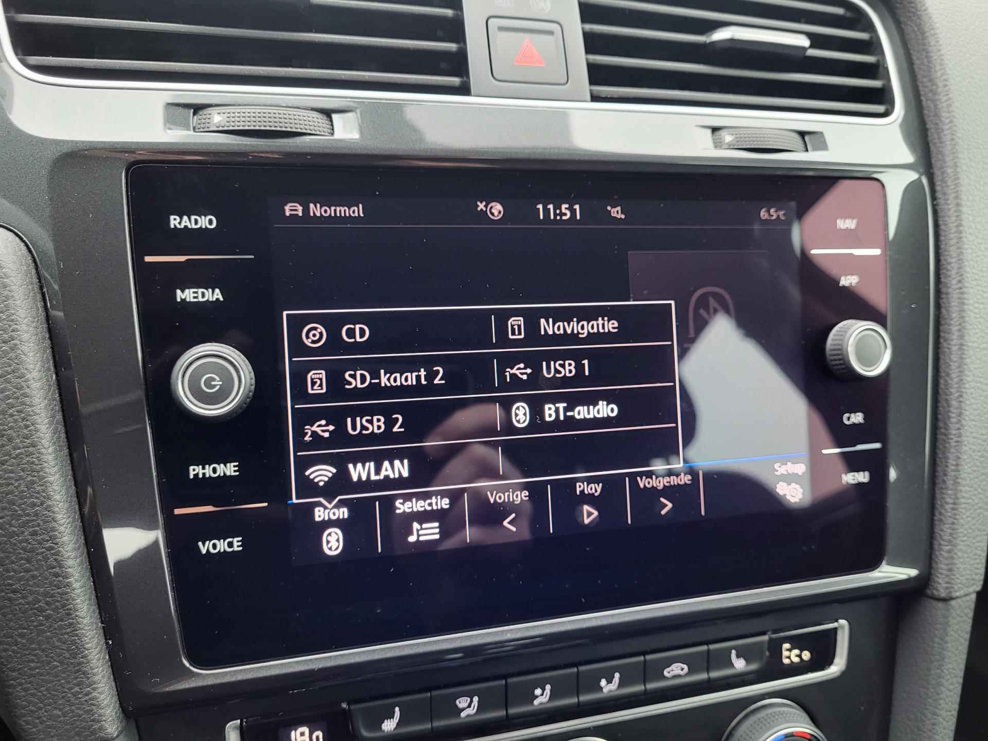 Volkswagen E-Golf 36 kWh | Camera, AppleCarPlay/AndroidAuto, adaptive cruise control, LED dagrijverlichting en navigatie - 30/39