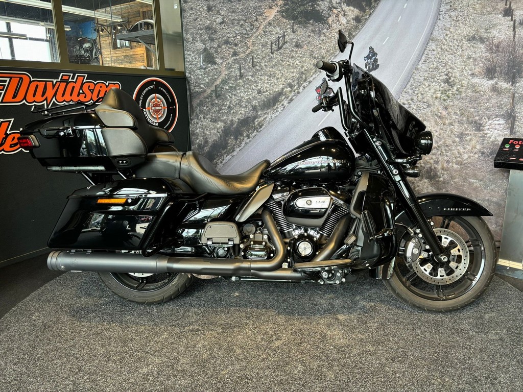 Harley-Davidson FLHTK ULTRA LIMITED Vivid Black Blacked Out