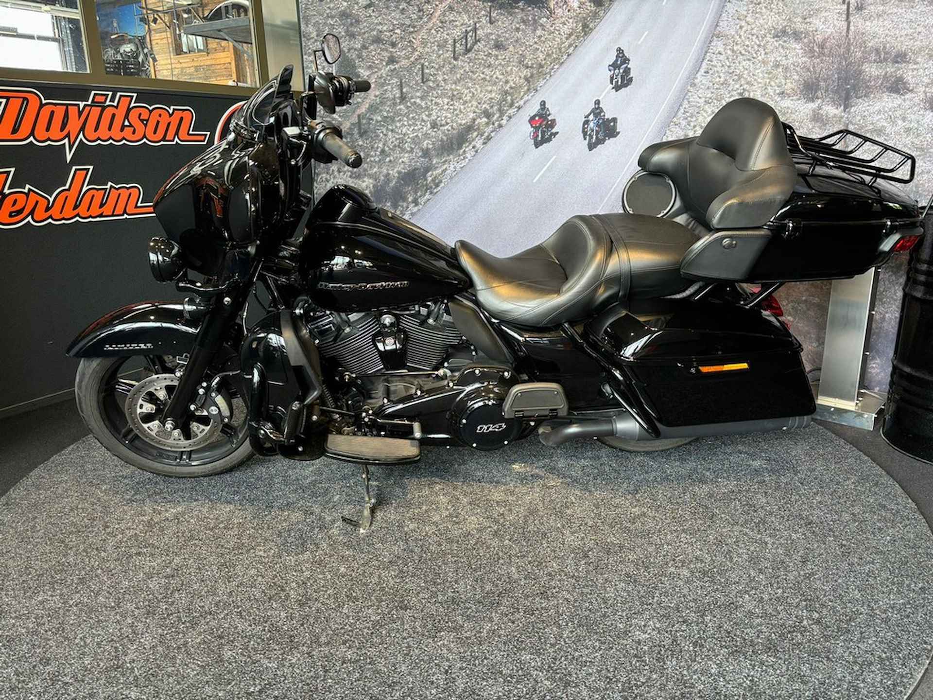 Harley-Davidson FLHTK ULTRA LIMITED Vivid Black Blacked Out - 6/12