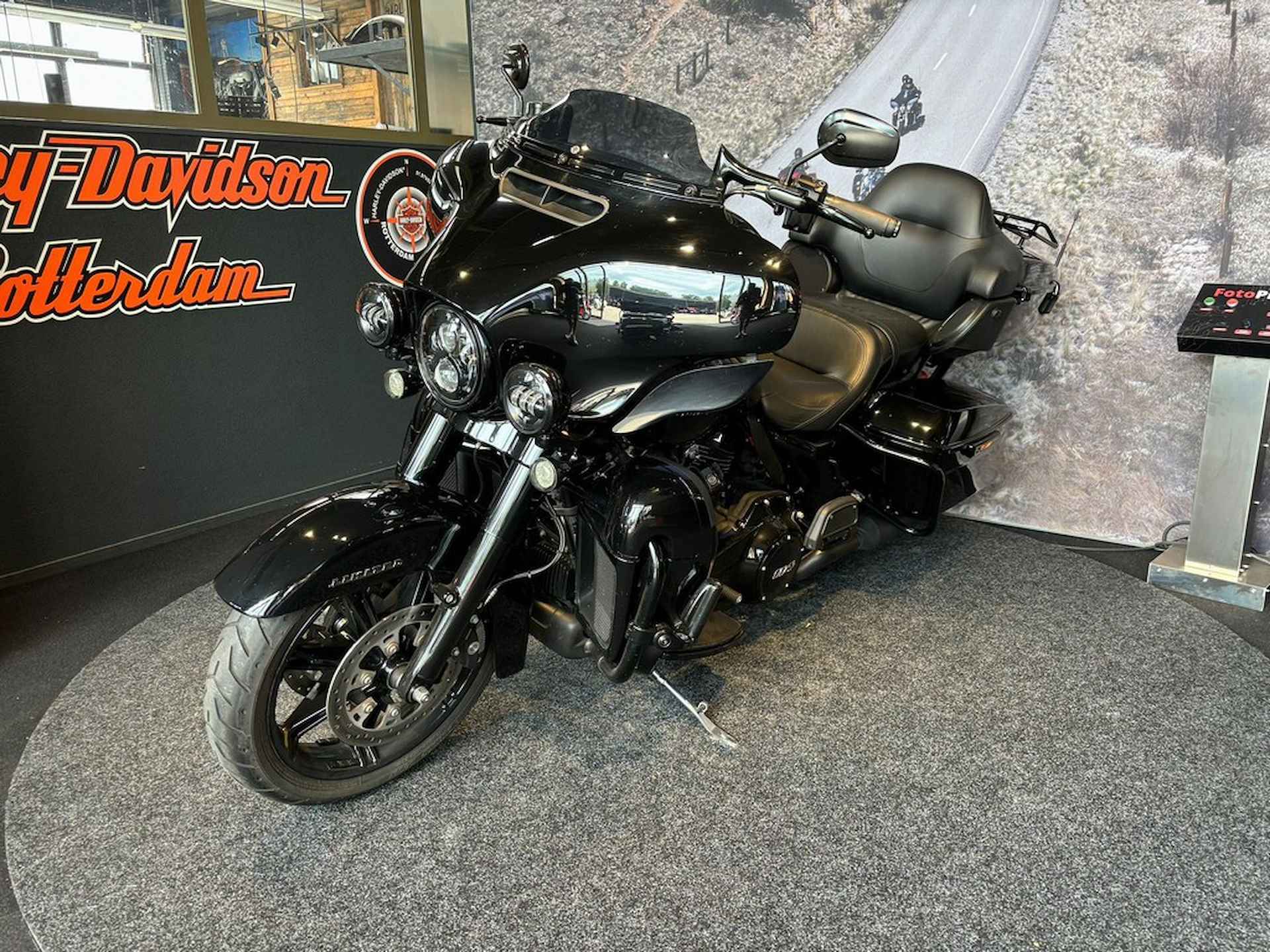 Harley-Davidson FLHTK ULTRA LIMITED Vivid Black Blacked Out - 7/12