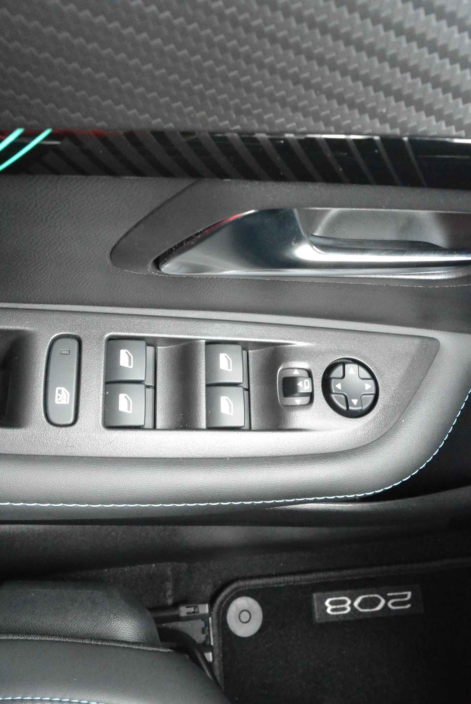 Peugeot 208 PureTech 100pk Allure Pack │ Connect 3D Navigatie │ Achteruitrijcamera - 25/53