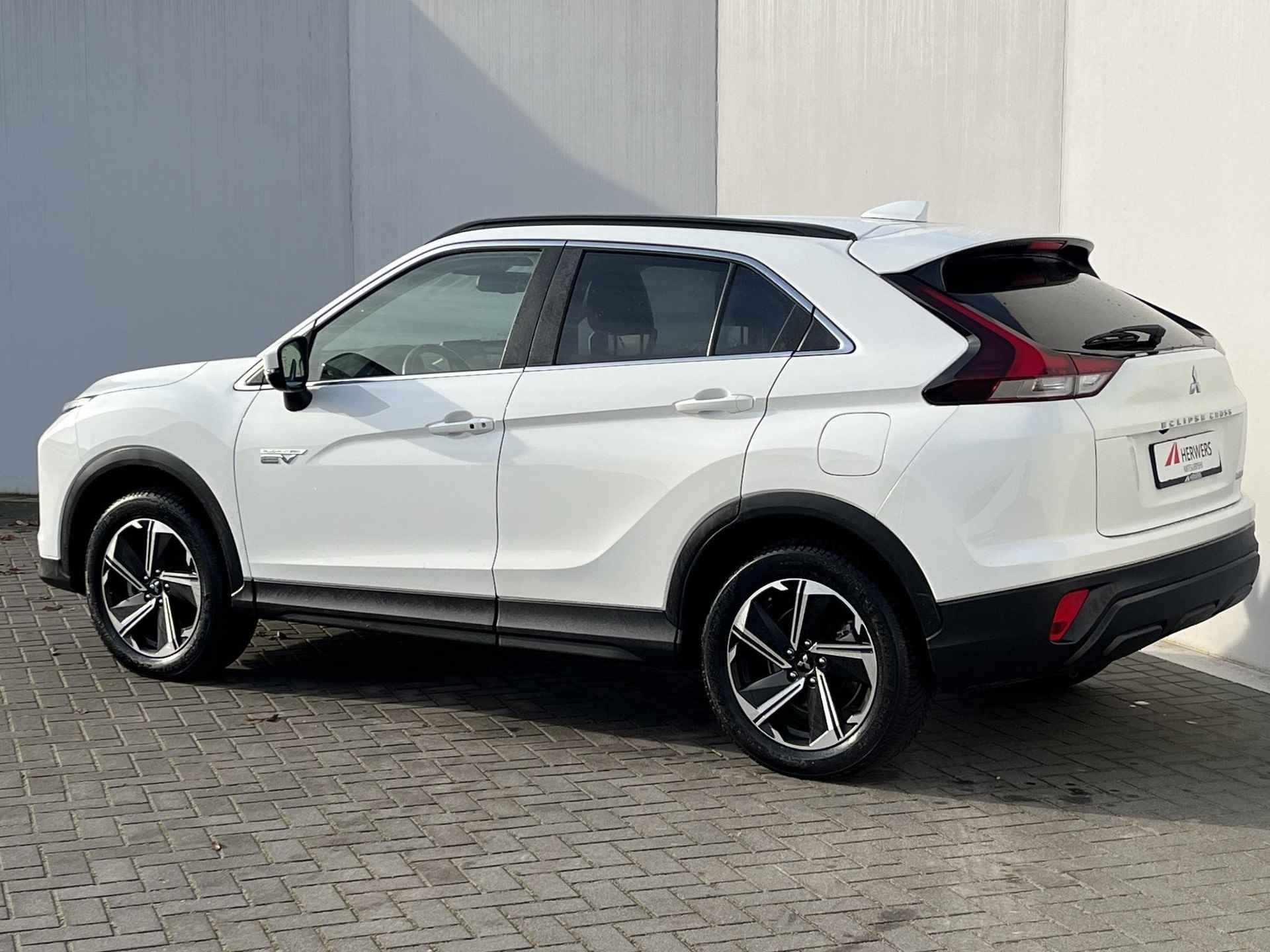 Mitsubishi Eclipse Cross 2.4 PHEV Intense S-AWC 4WD Automaat / 1.500 kg trekgewicht / Navigatie via Apple Carplay of Android Auto / Achteruitrijcamera - 19/49