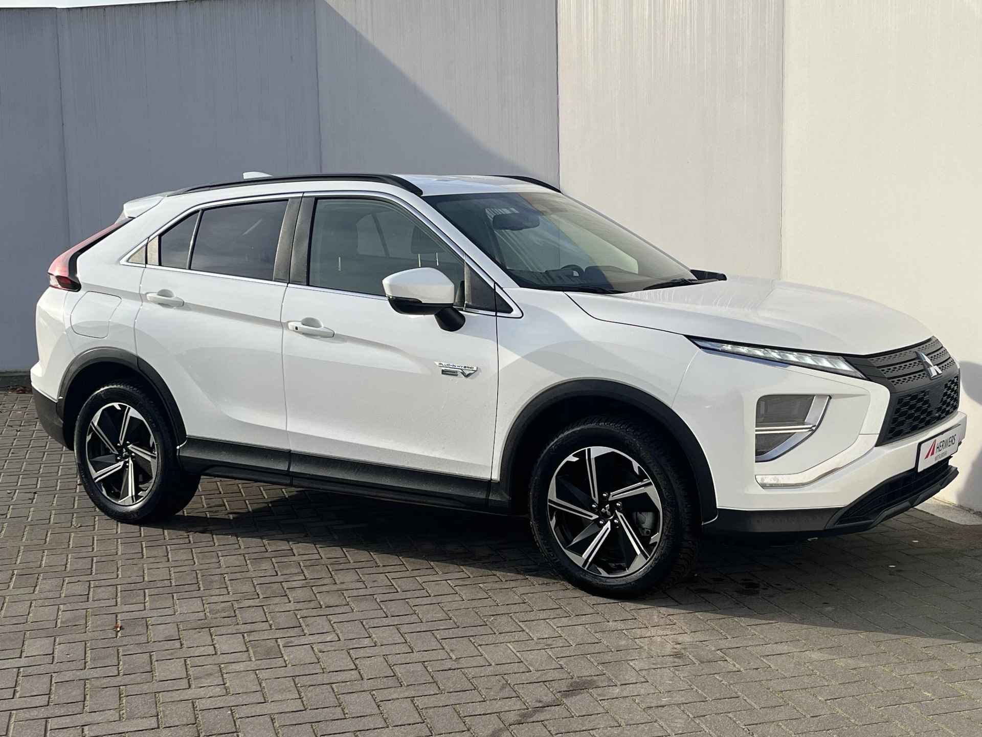 Mitsubishi Eclipse Cross 2.4 PHEV Intense S-AWC 4WD Automaat / 1.500 kg trekgewicht / Navigatie via Apple Carplay of Android Auto / Achteruitrijcamera - 21/49