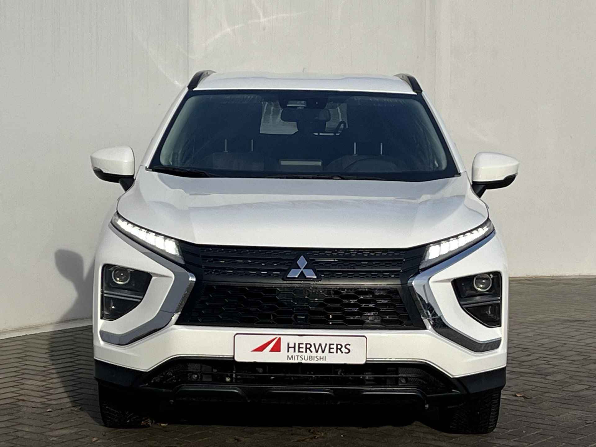 Mitsubishi Eclipse Cross 2.4 PHEV Intense S-AWC 4WD Automaat / 1.500 kg trekgewicht / Navigatie via Apple Carplay of Android Auto / Achteruitrijcamera - 22/49