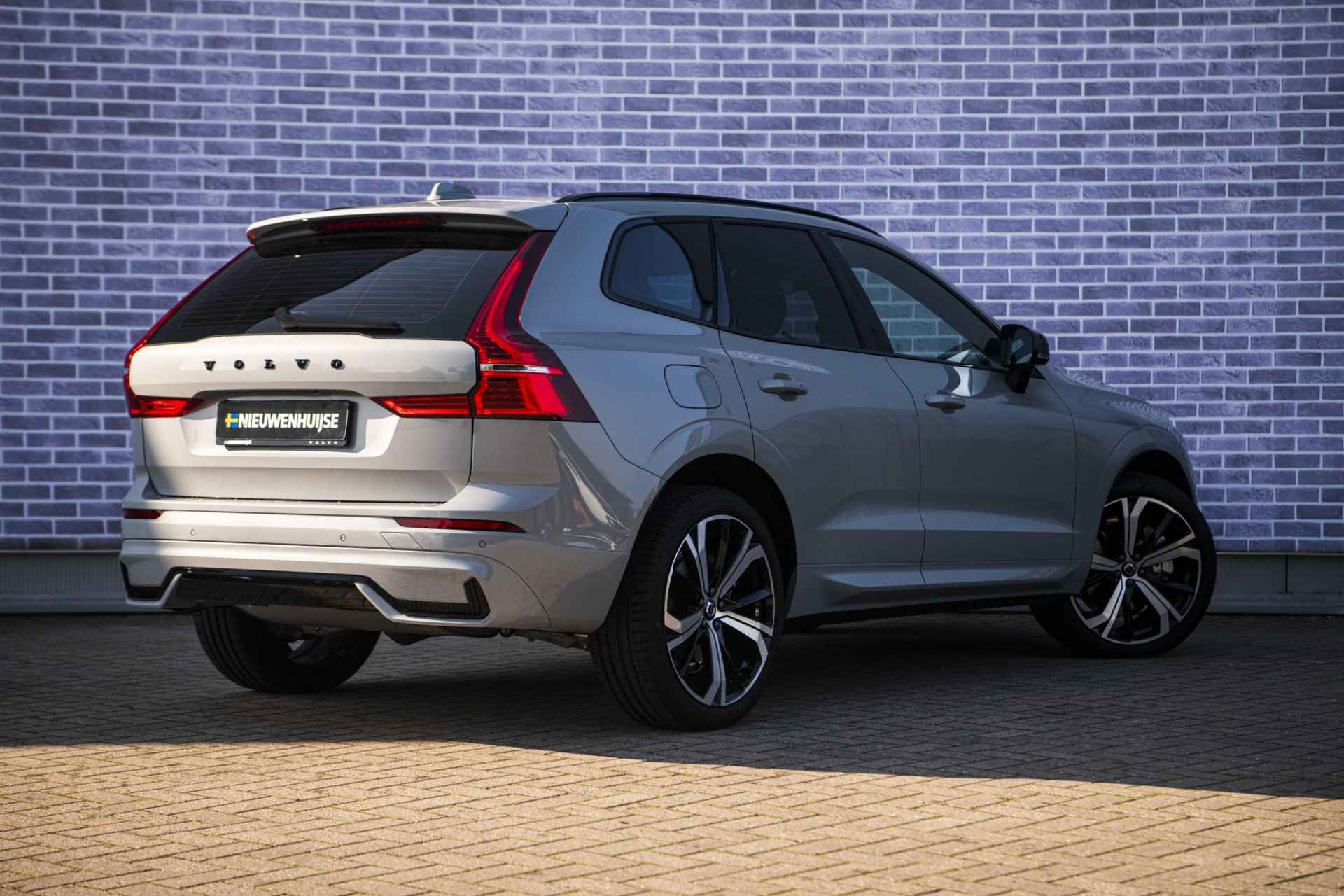 Volvo XC60 2.0 T8 Plug-in hybrid AWD Plus Dark  | Black Pack | Donker Glas | Long Range | Google Maps | Polestar Tuning | Harman/Kardon audio | Panoramadak | 21 inch velgen | - 4/40