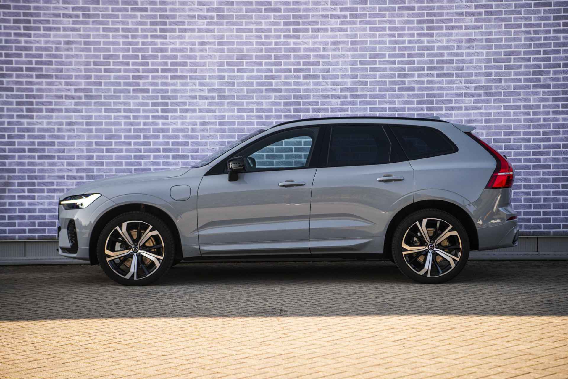 Volvo XC60 2.0 T8 Plug-in hybrid AWD Plus Dark  | Black Pack | Donker Glas | Long Range | Google Maps | Polestar Tuning | Harman/Kardon audio | Panoramadak | 21 inch velgen | - 6/40