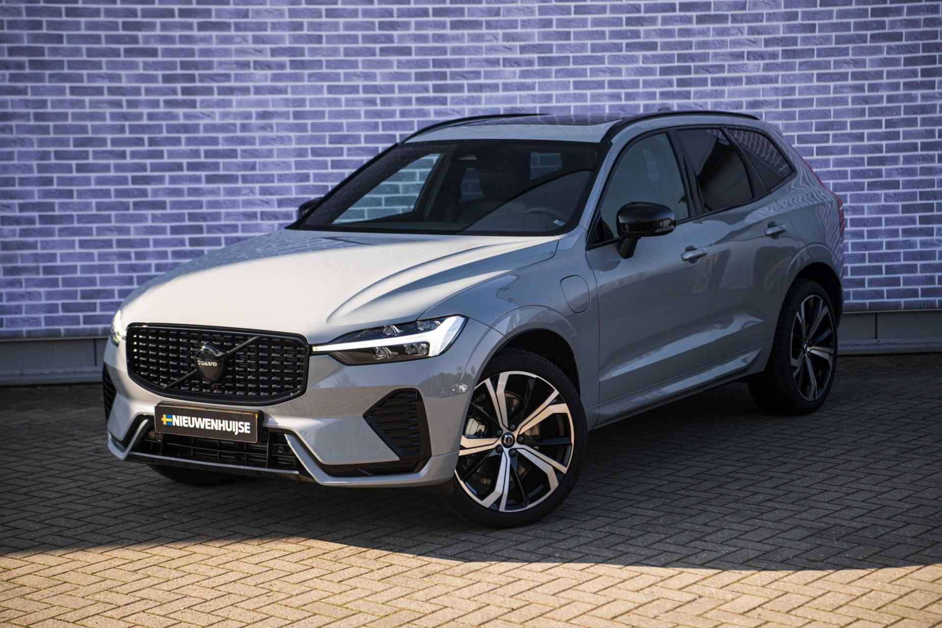 Volvo XC60 2.0 T8 Plug-in hybrid AWD Plus Dark  | Black Pack | Donker Glas | Long Range | Google Maps | Polestar Tuning | Harman/Kardon audio | Panoramadak | 21 inch velgen | - 17/40