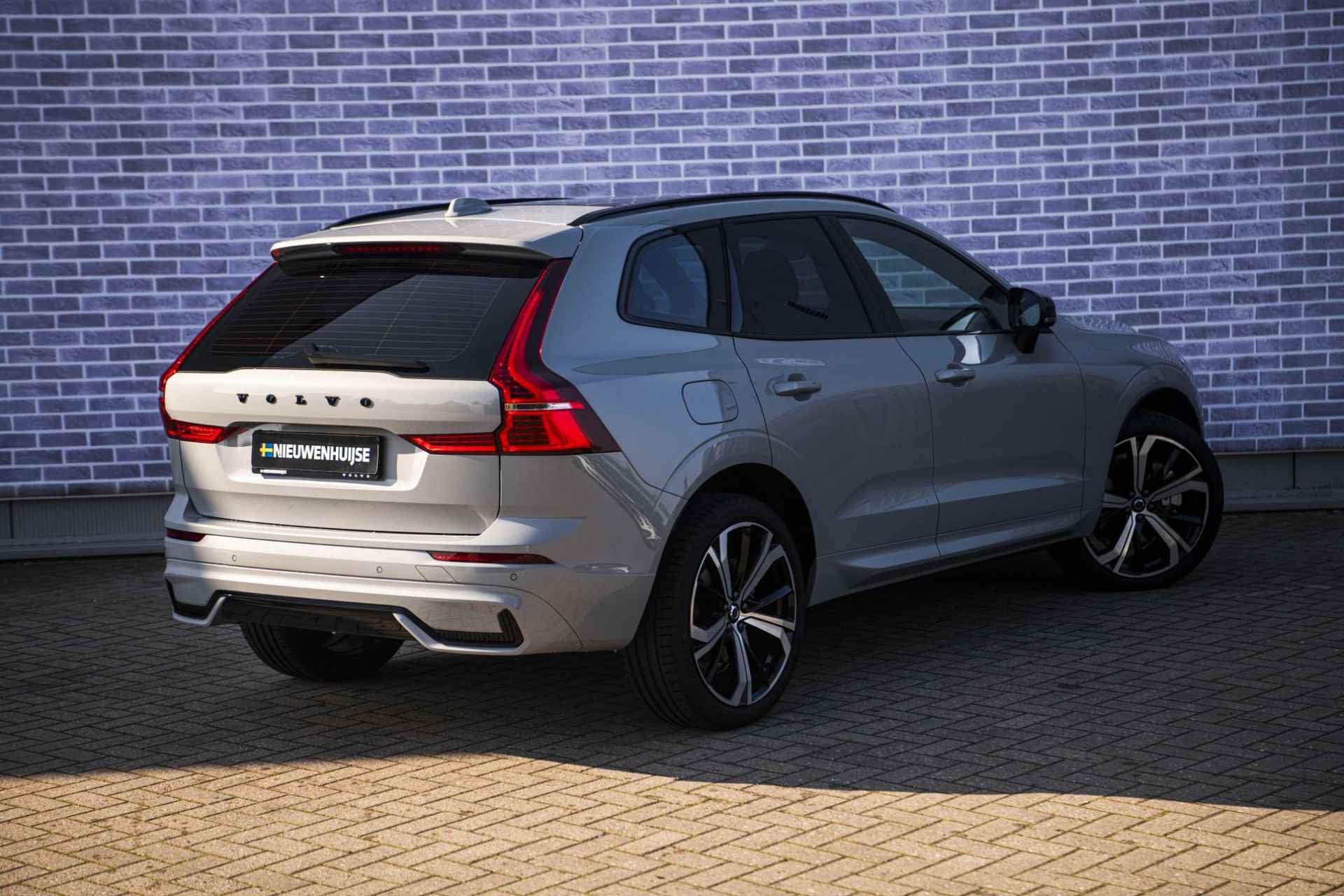 Volvo XC60 2.0 T8 Plug-in hybrid AWD Plus Dark  | Black Pack | Donker Glas | Long Range | Google Maps | Polestar Tuning | Harman/Kardon audio | Panoramadak | 21 inch velgen | - 18/40